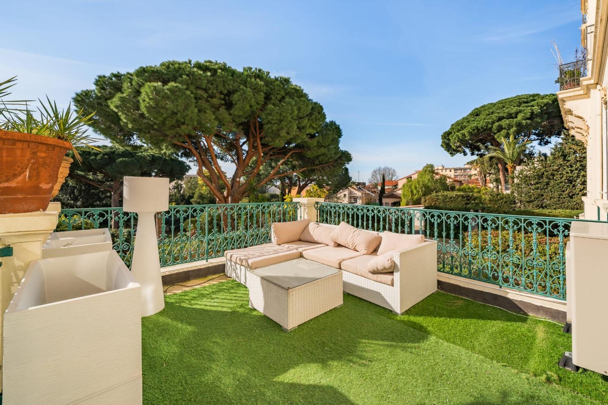 Apartment Prestige Alexandre Iii Terrace 2bdr By B'your *