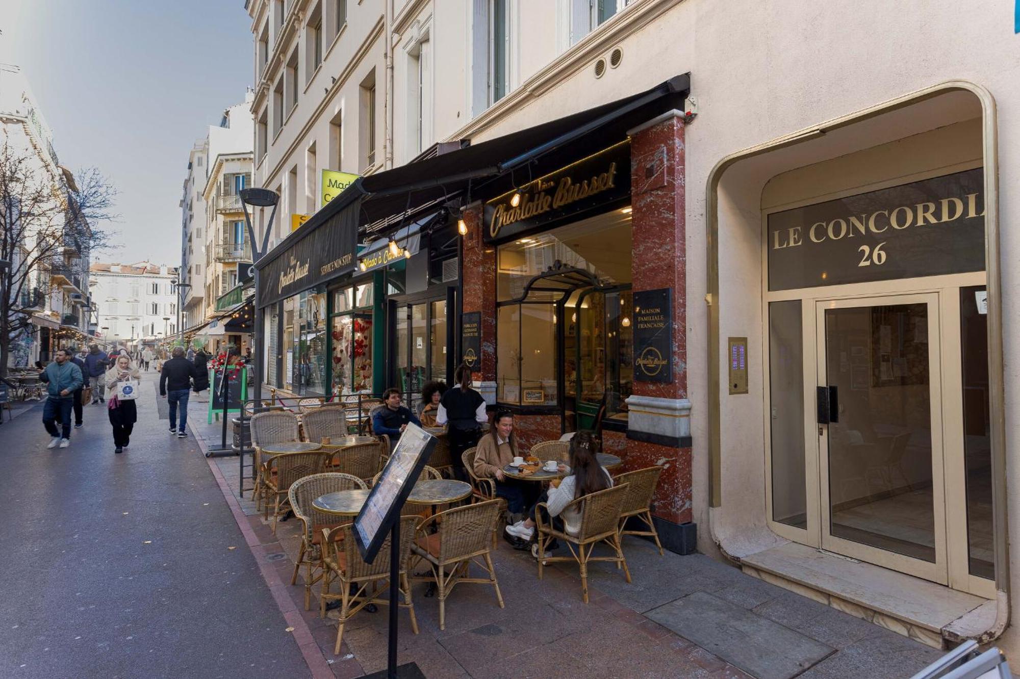 Rue Hoche By Halldis *