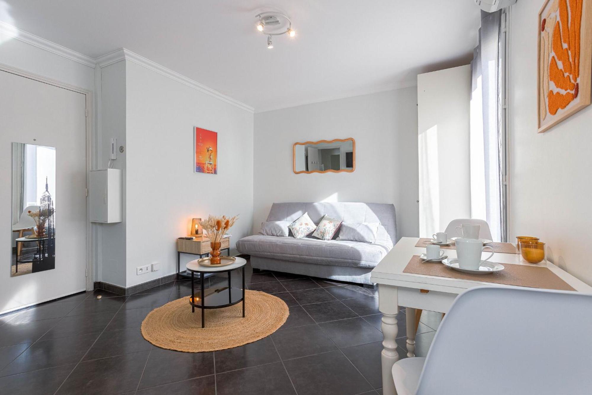 Rue Hoche By Halldis *
