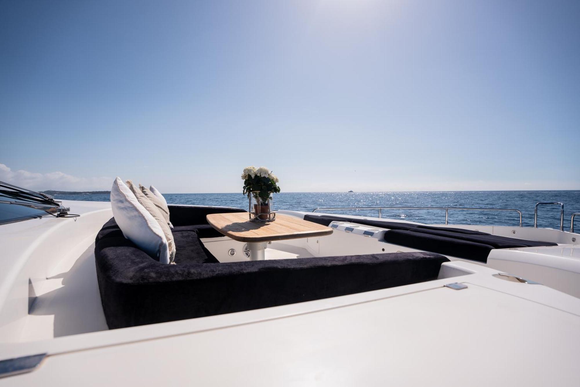 Palumba Botel Cannes