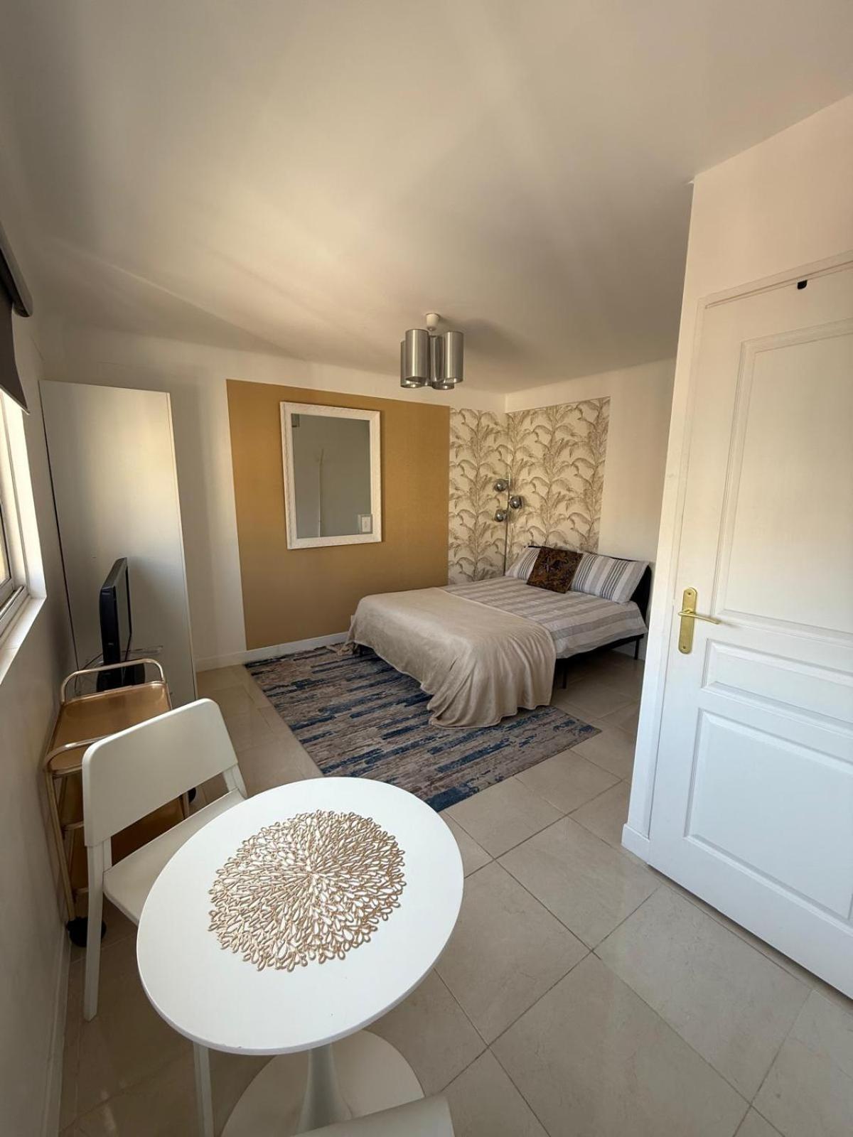 Apartment Carnot 2 *