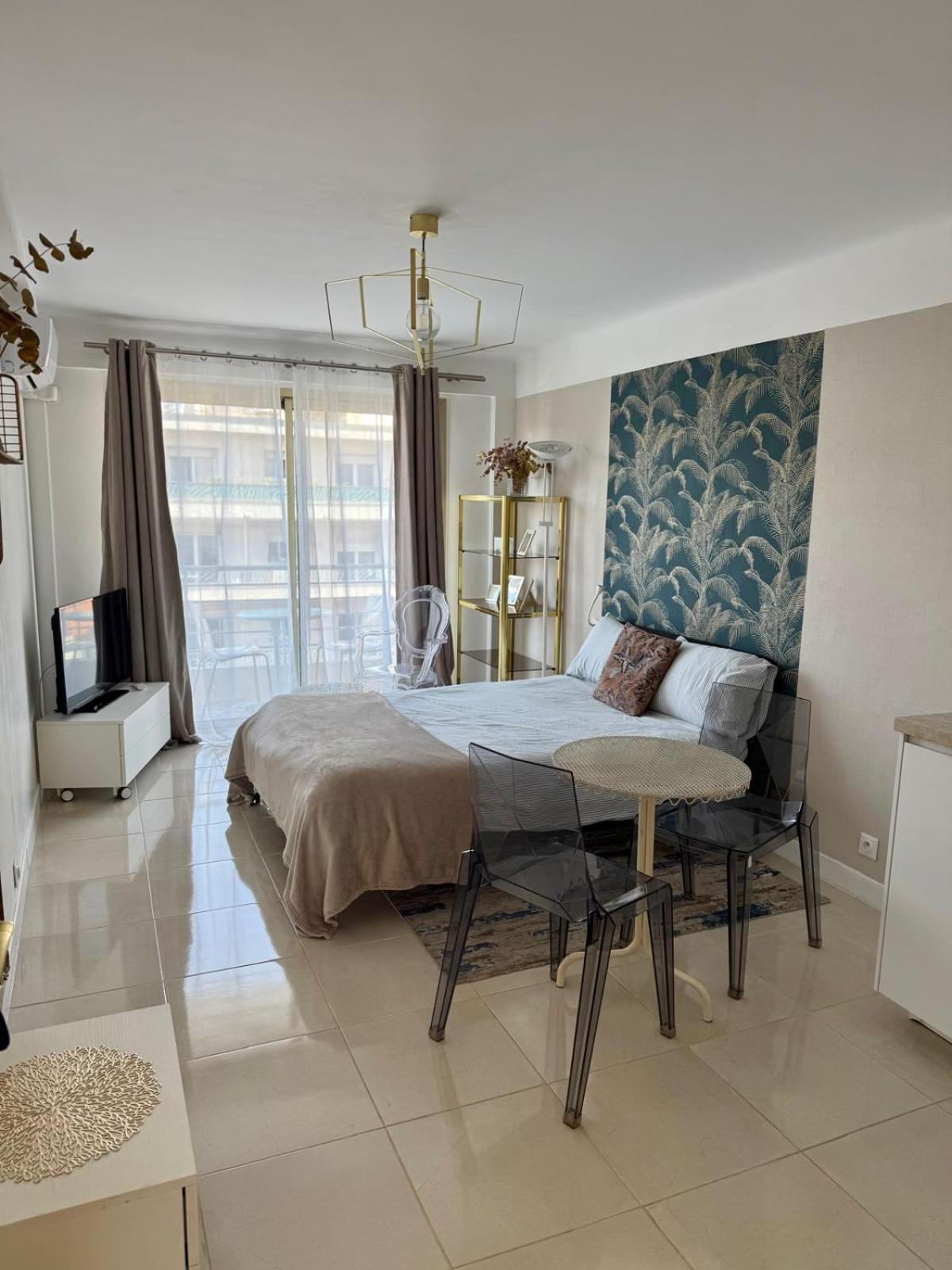 Carnot 1 * Cannes