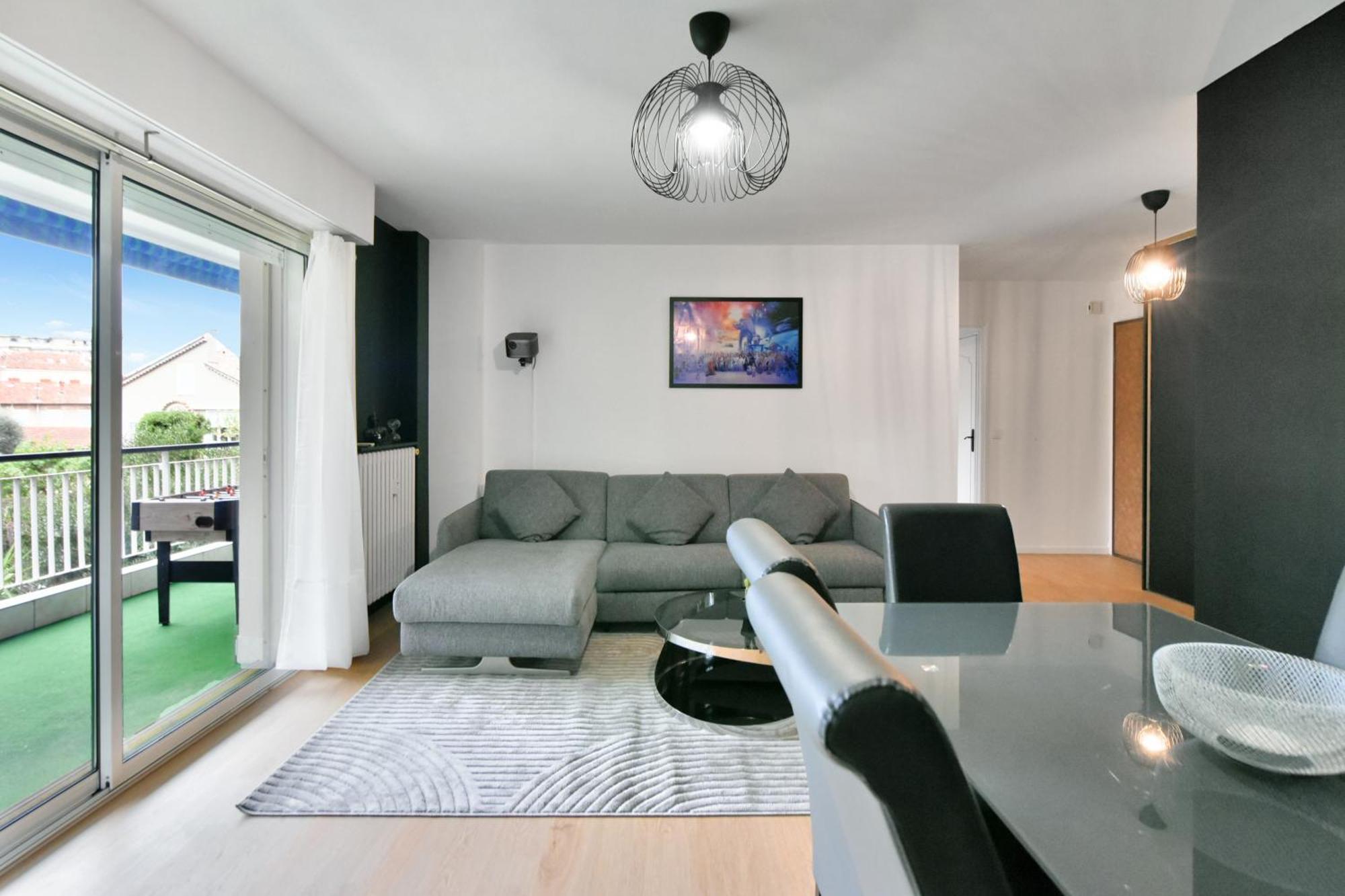Le Sun Valley - Videoprojecteur Et Terrasse Zen * Cannes