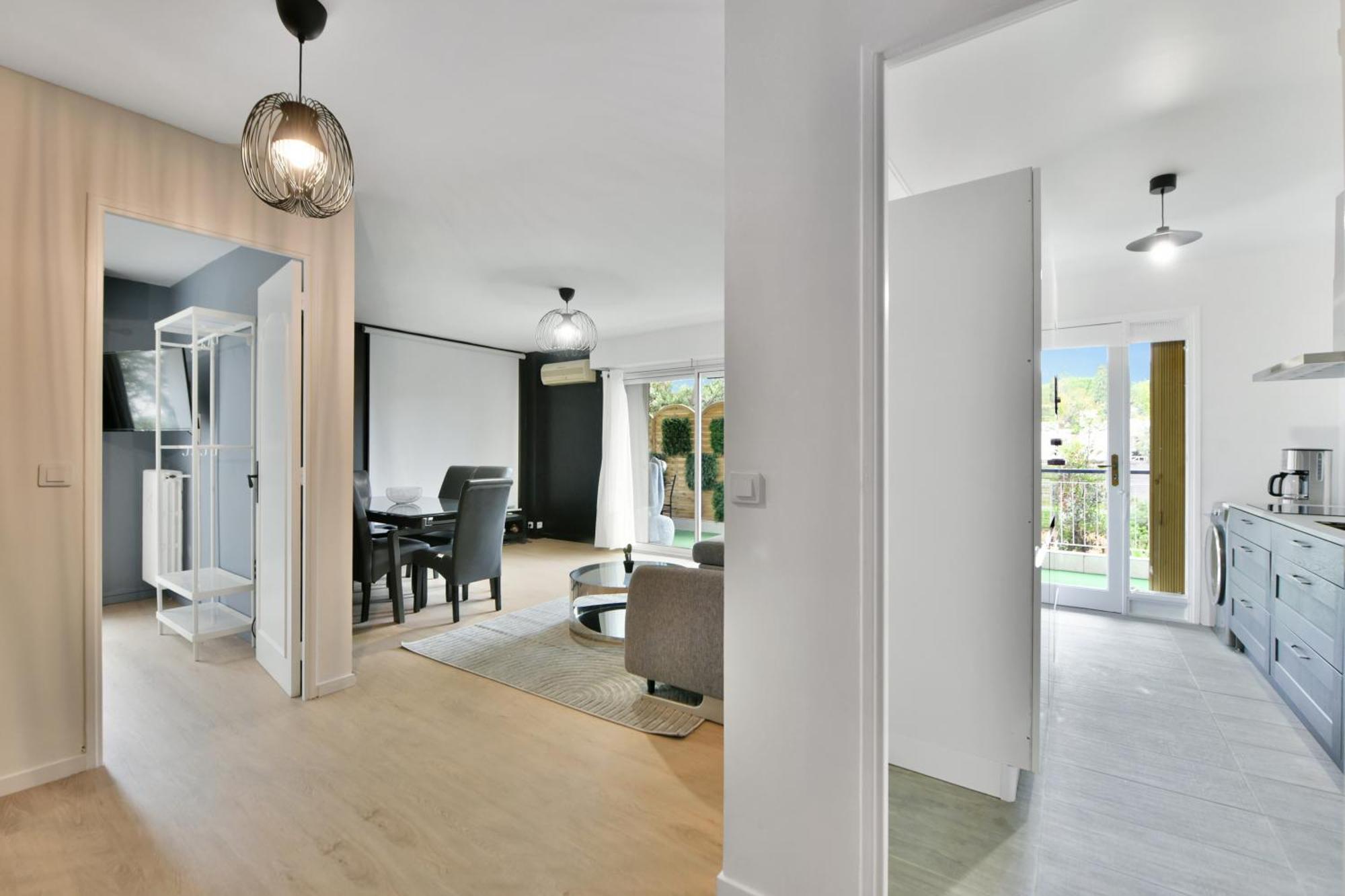 Le Sun Valley - Videoprojecteur Et Terrasse Zen *