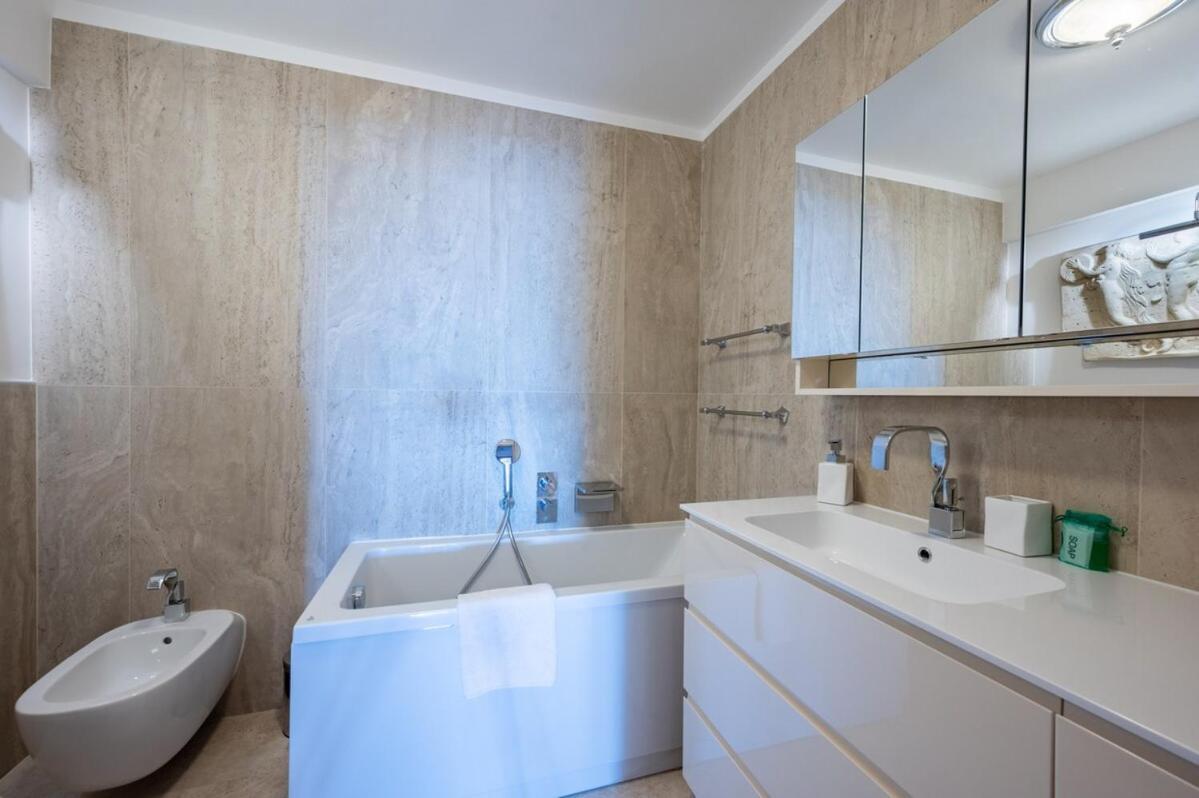 Apartment La Pompadour - Luxueux 3 P, Vue Mer, 3 Min Croisette