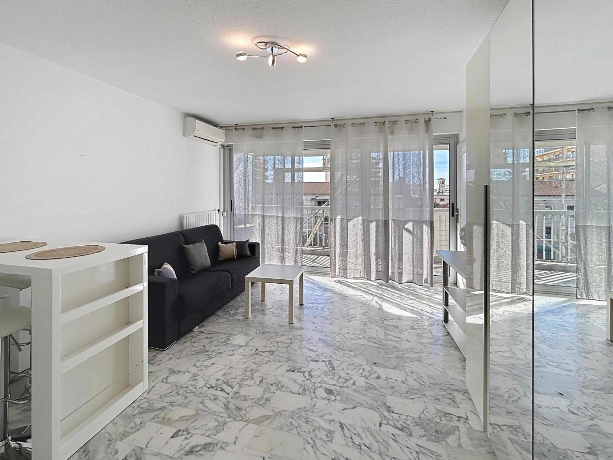 La Salangane Apartment *