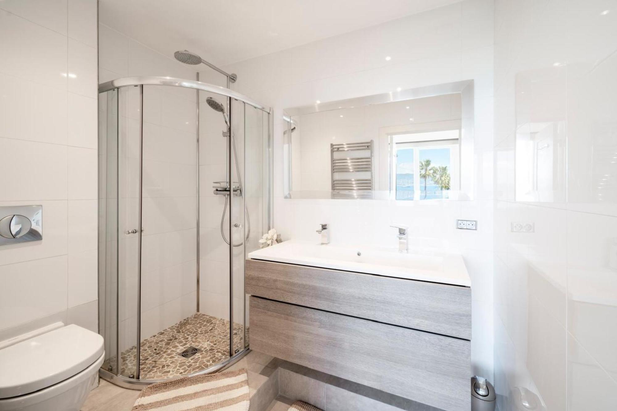 Stunning 3 Bedrooms With A Sea View Terrace Apartment *
