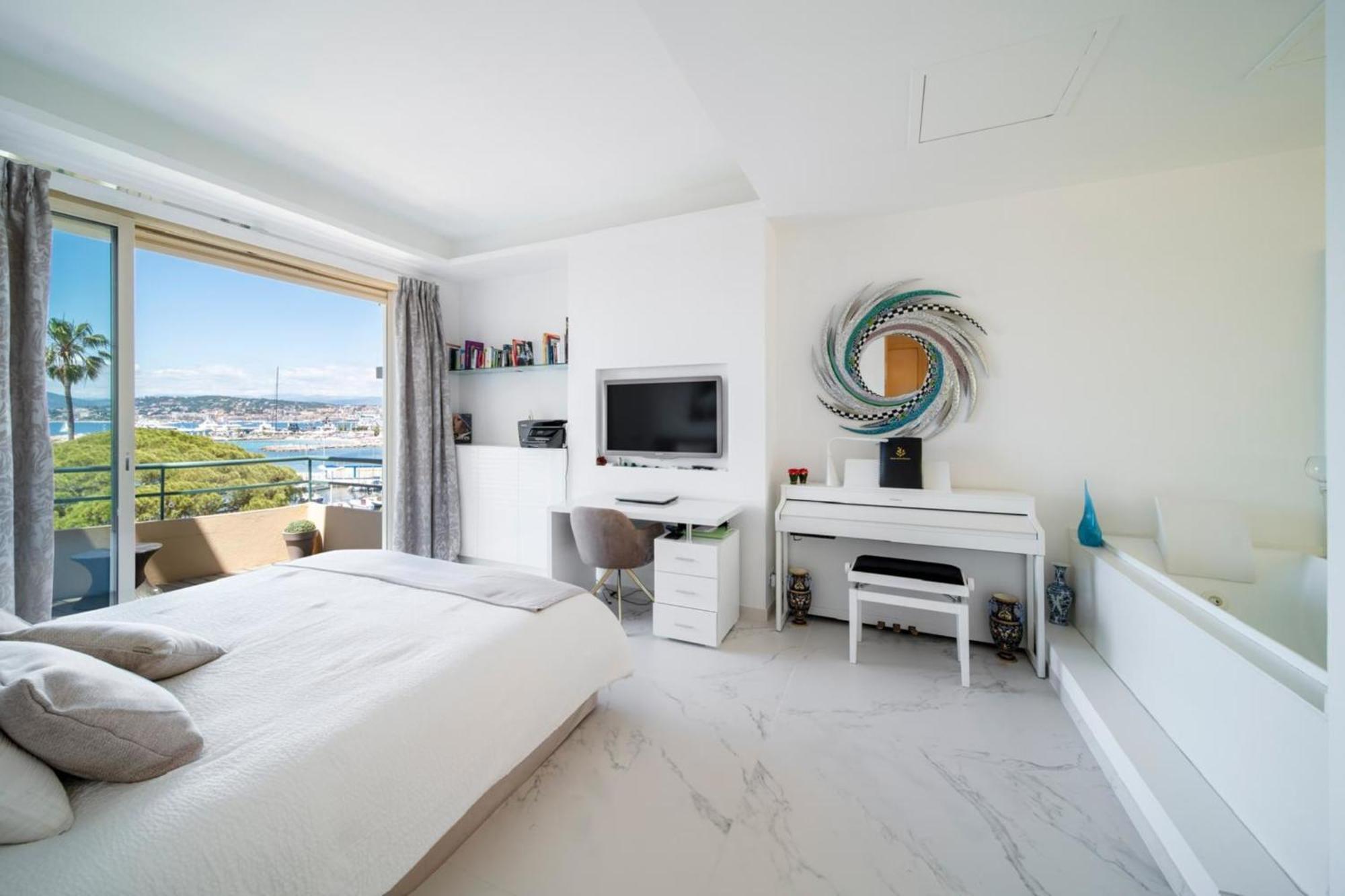 Stunning 3 Bedrooms With A Sea View Terrace *