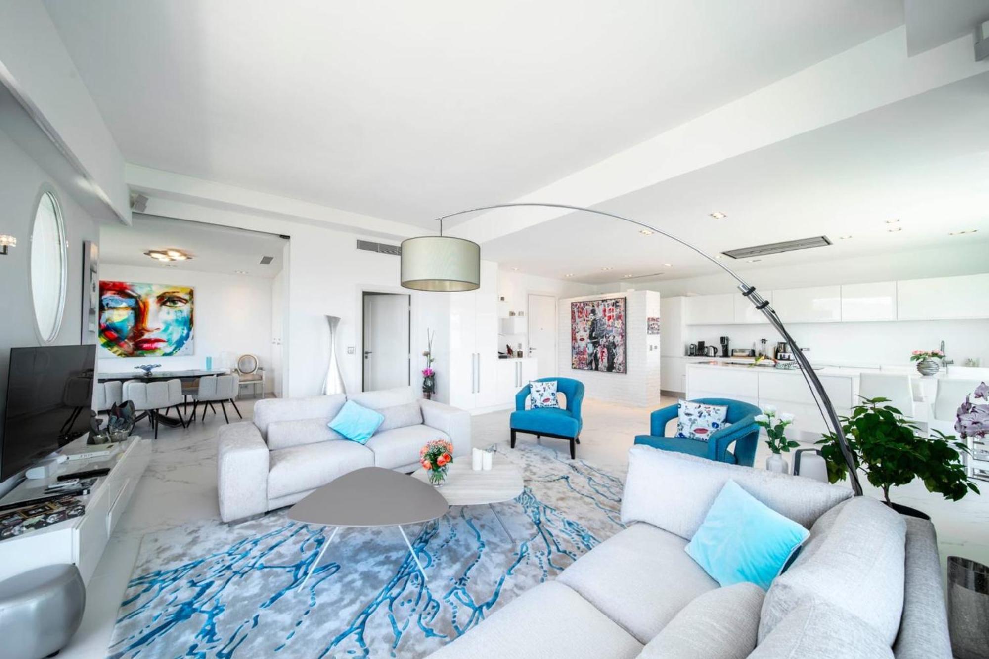 Stunning 3 Bedrooms With A Sea View Terrace Apartment *