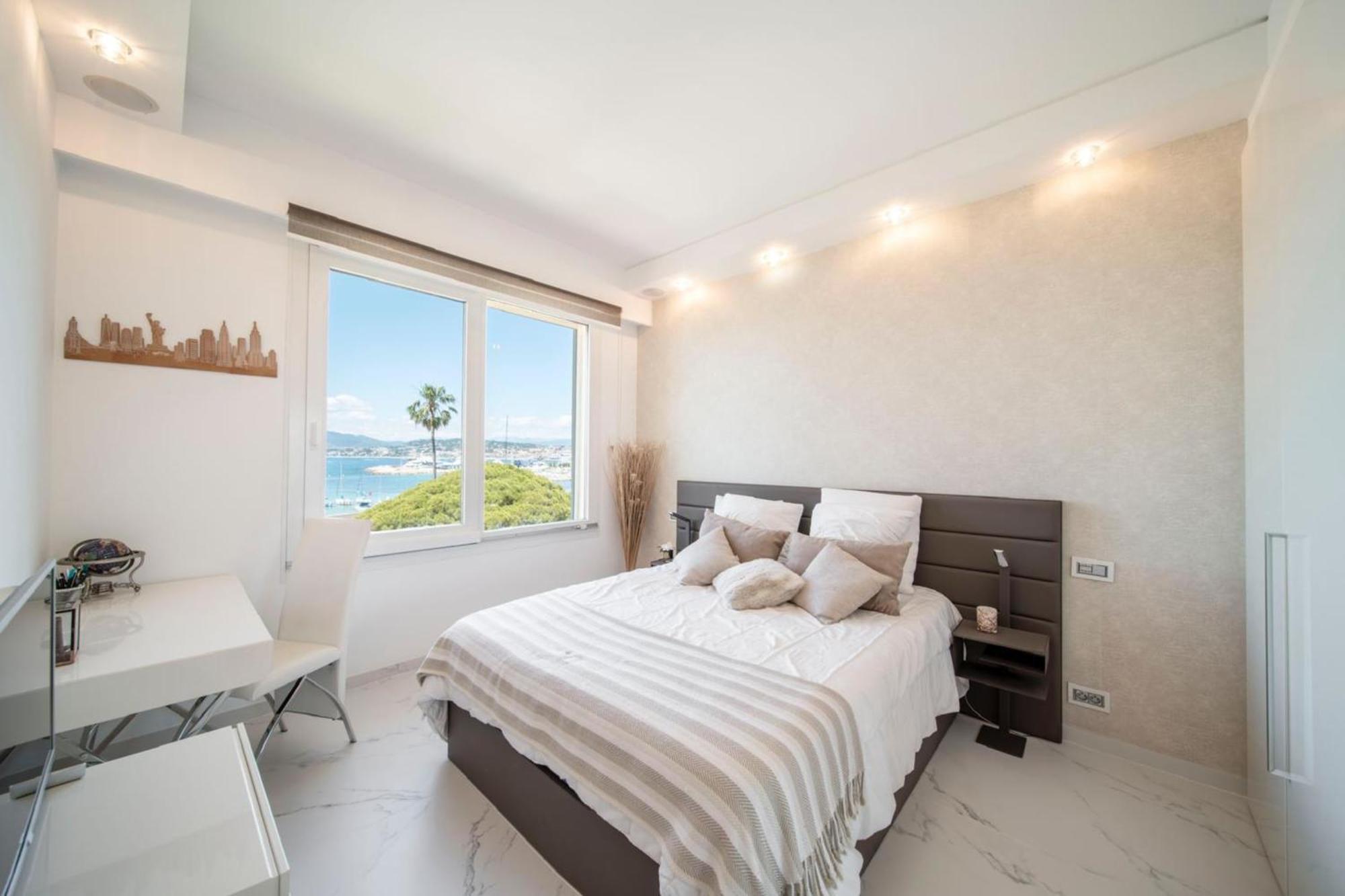 Apartment Stunning 3 Bedrooms With A Sea View Terrace *