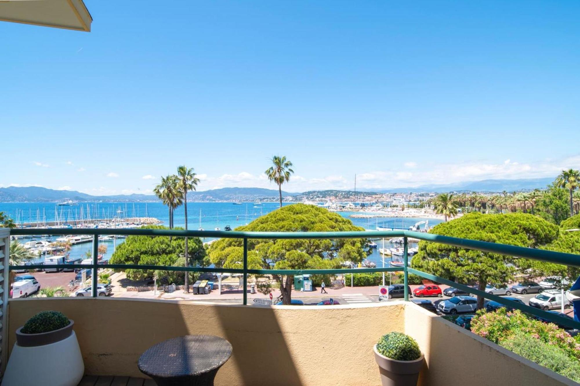 Apartment Stunning 3 Bedrooms With A Sea View Terrace *