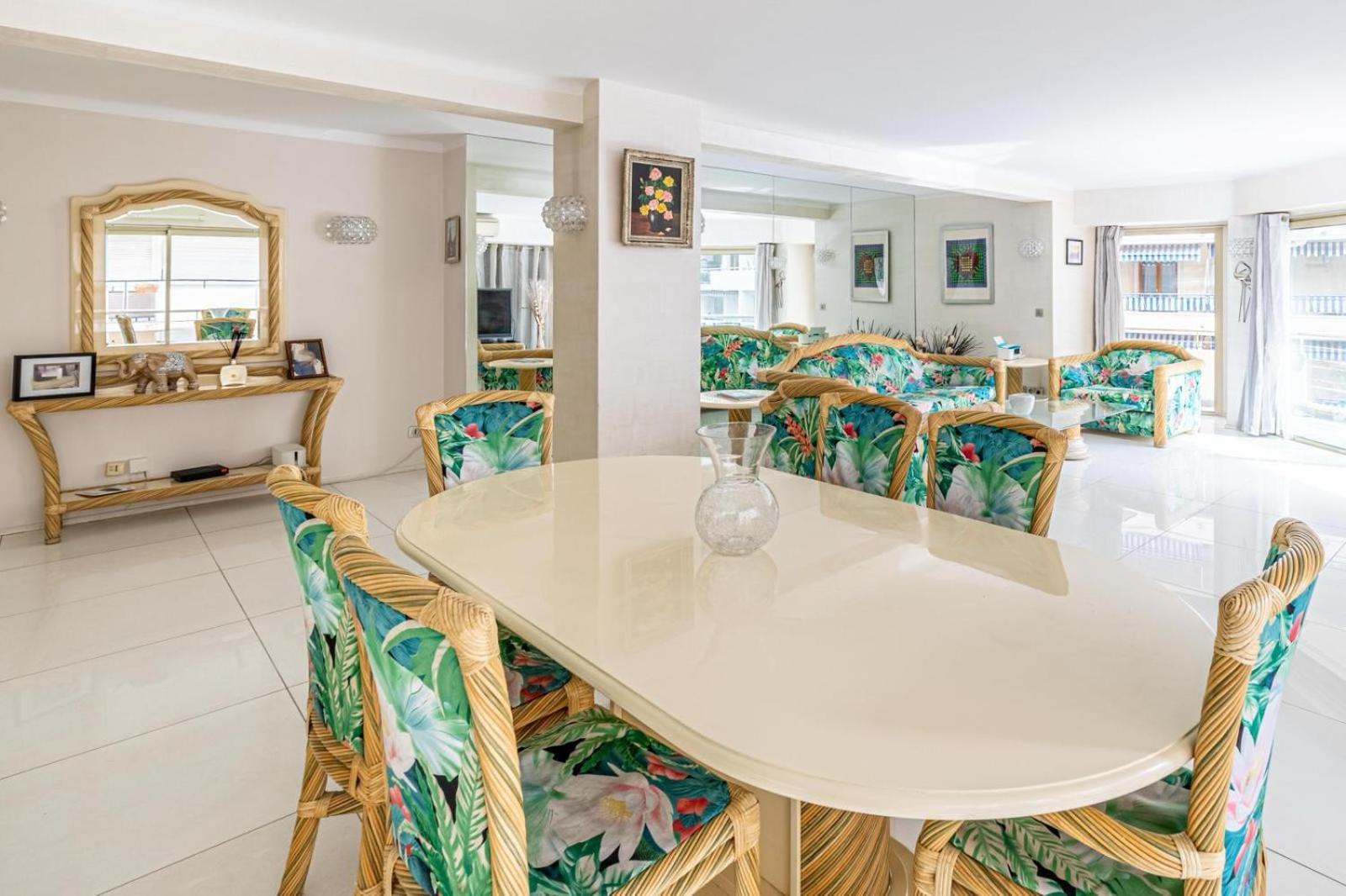 4 Pieces Balcon Parking Proche Martinez A3b130 Apartment Cannes