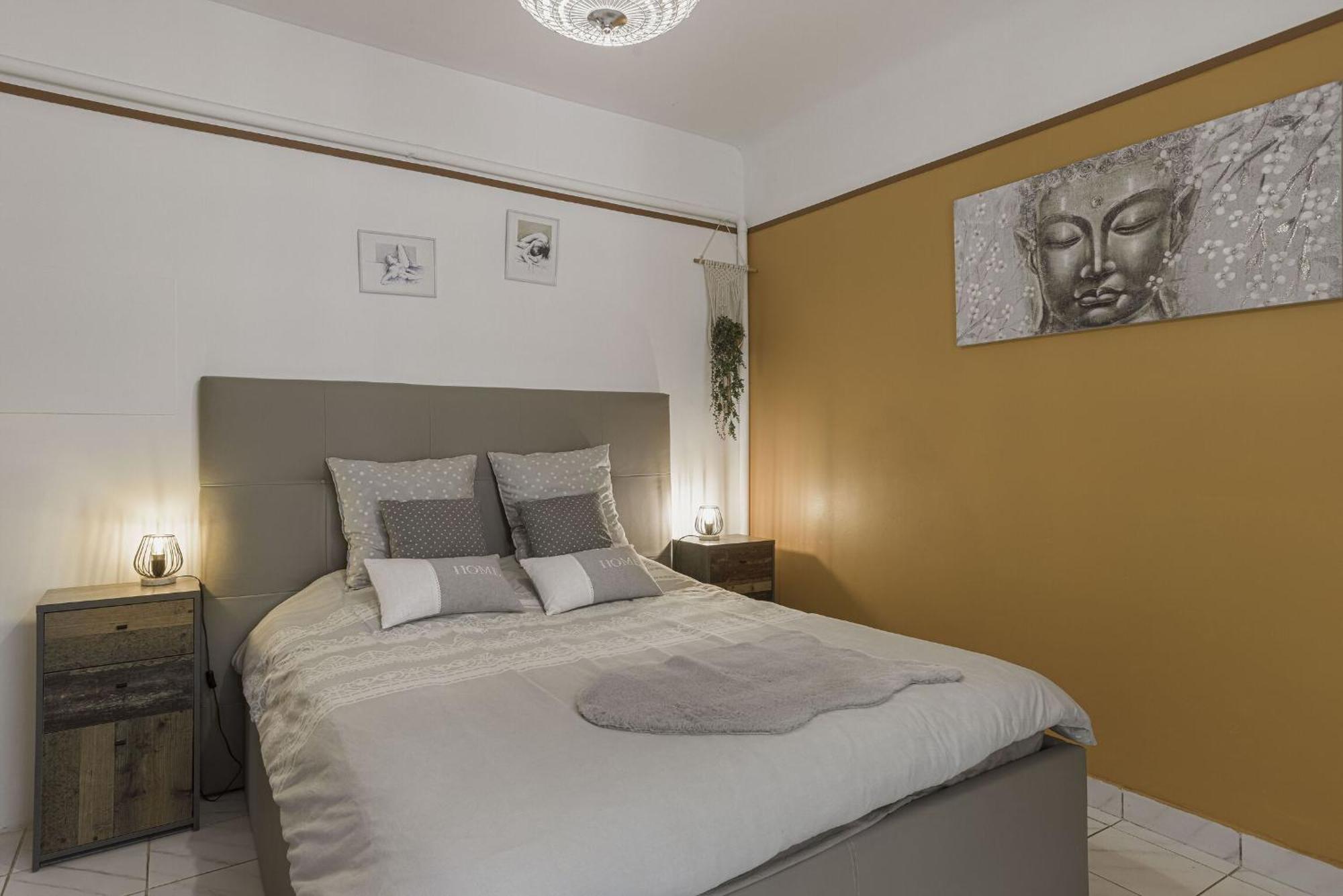 La Maison Fleurie By Halldis Apartment
