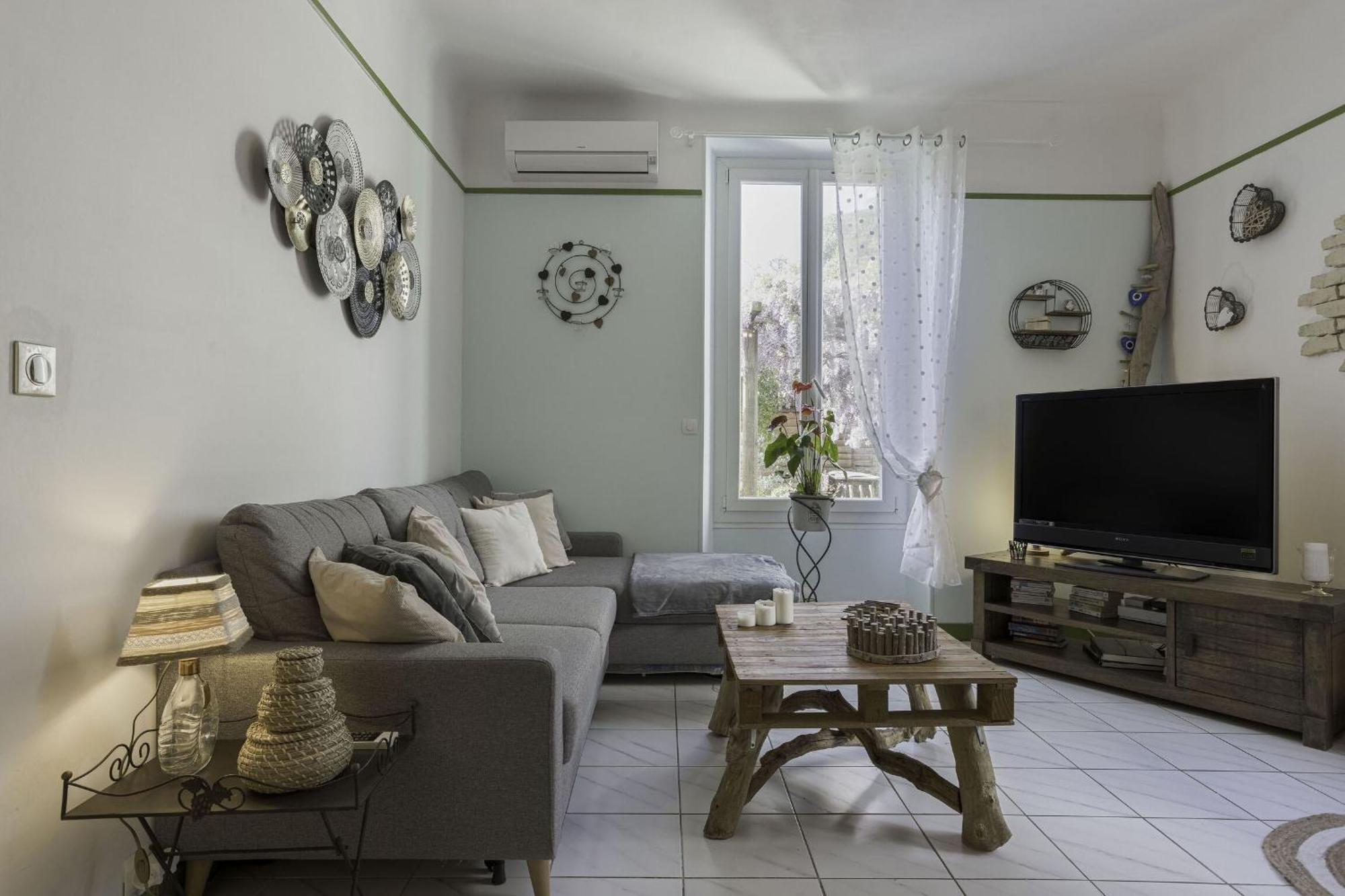 La Maison Fleurie By Halldis Apartment *