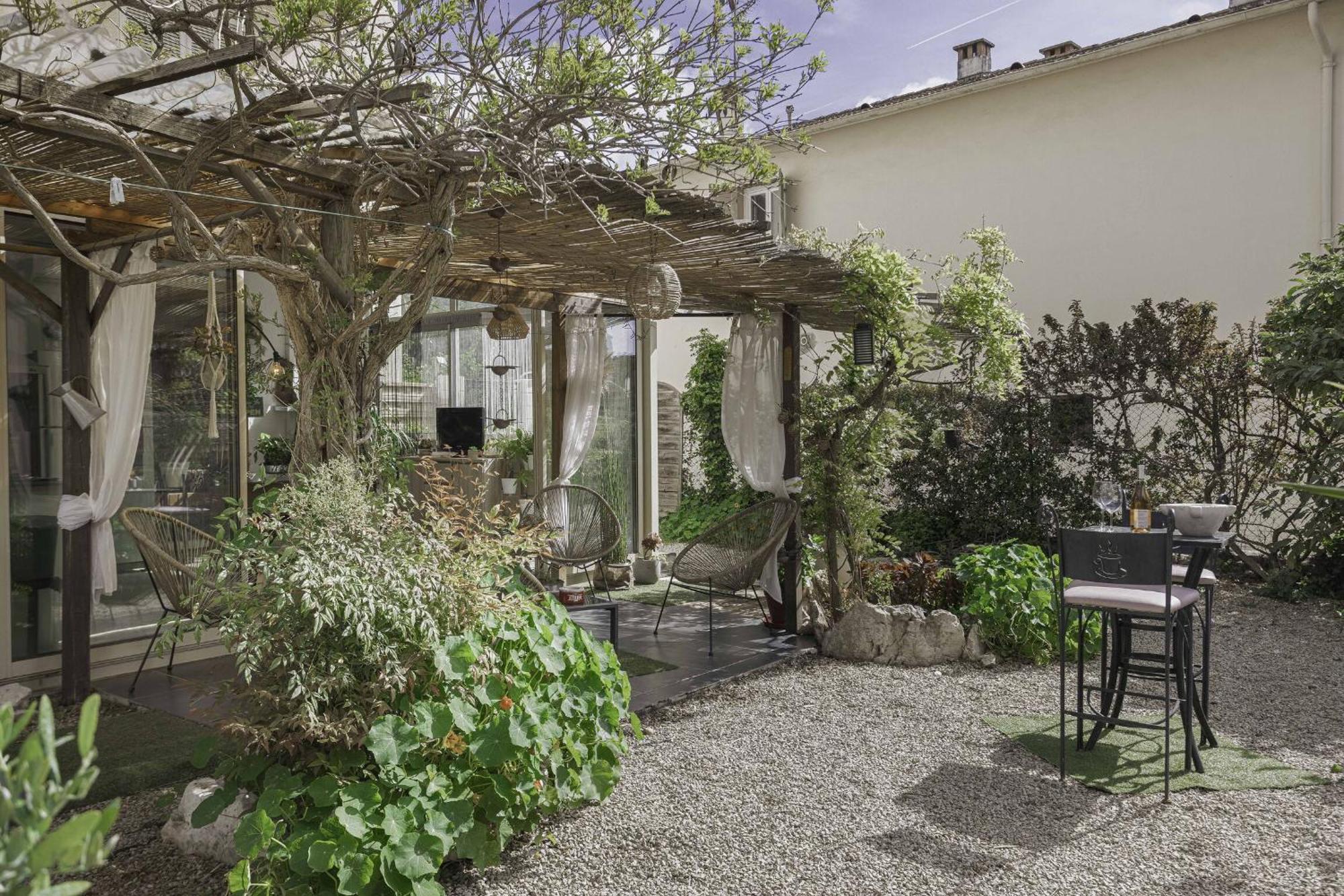Apartment La Maison Fleurie By Halldis *