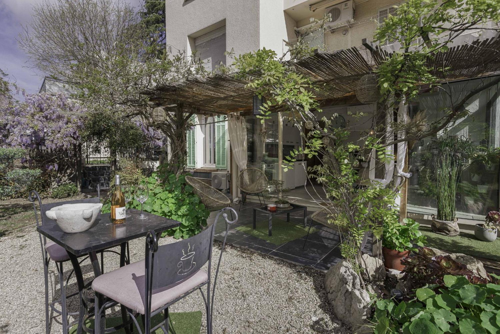 La Maison Fleurie By Halldis Apartment *