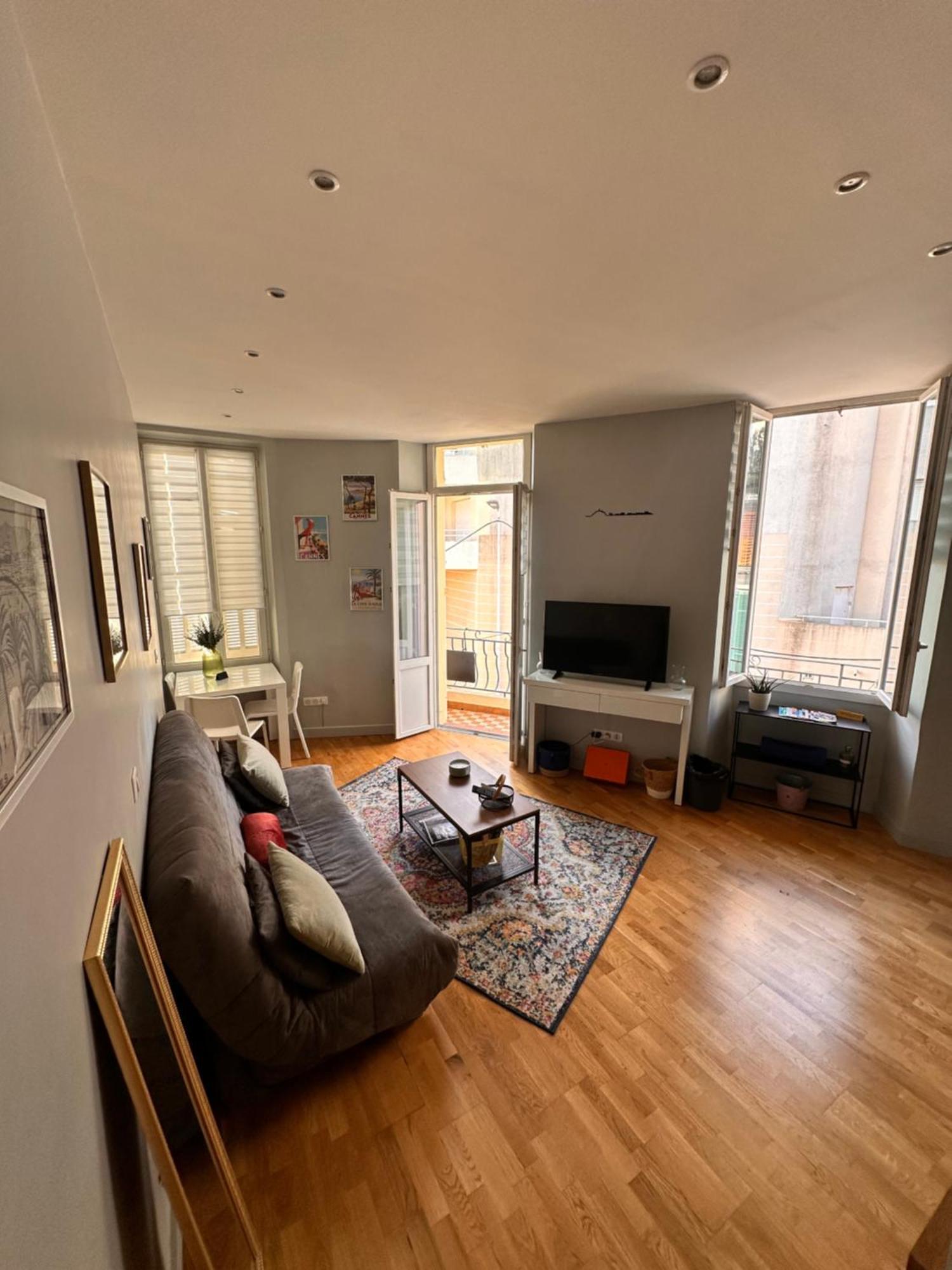 Apartment Avec Balcon, Centre Cannes