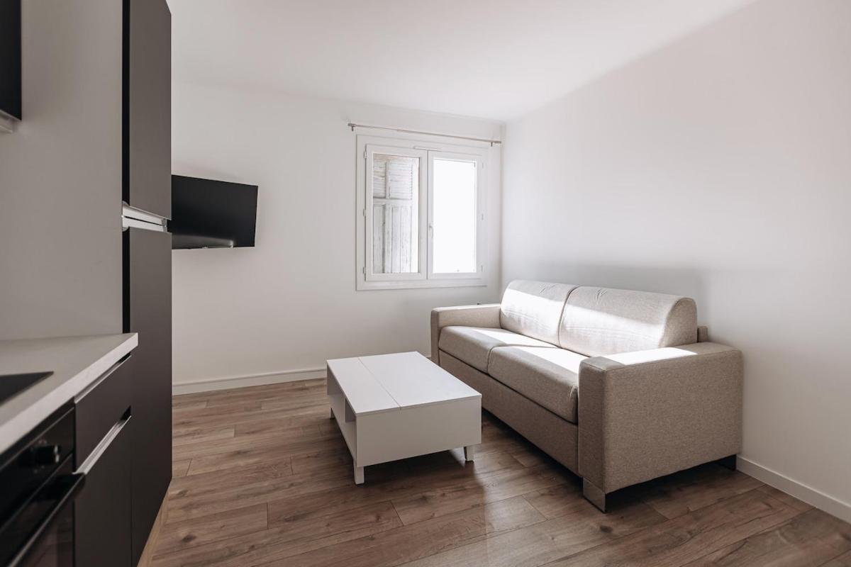 Perfect In Apartment *