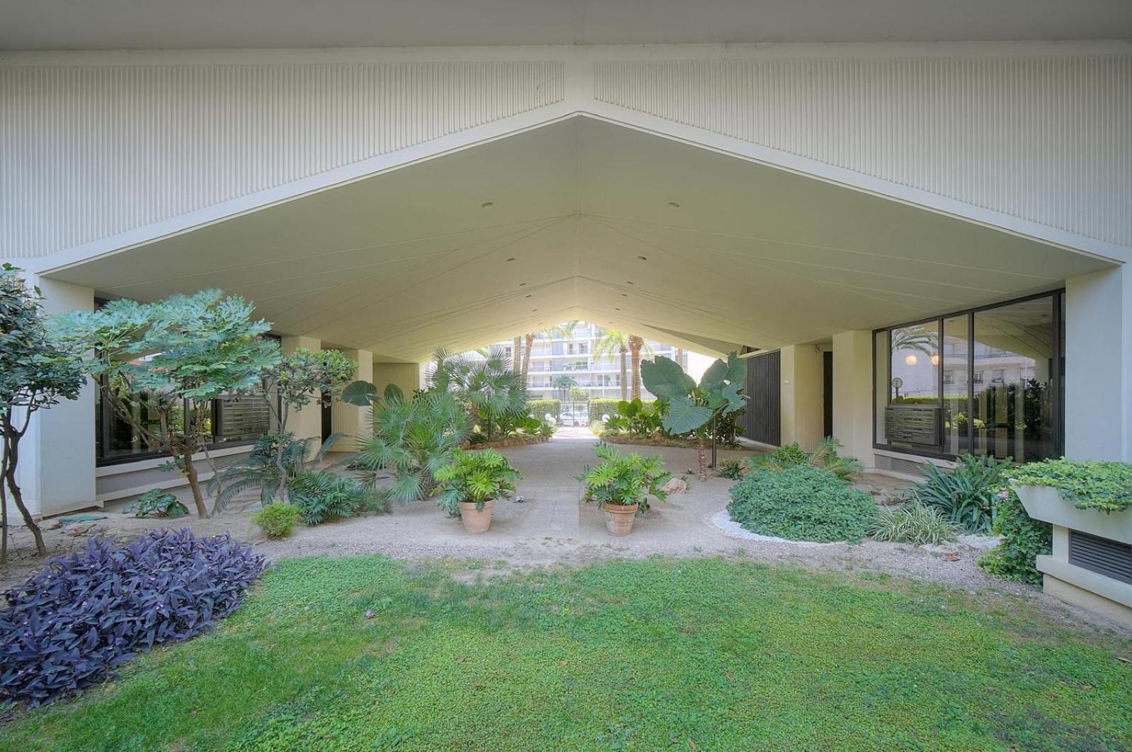 Moderne Les Jardins De La Croisette * Cannes