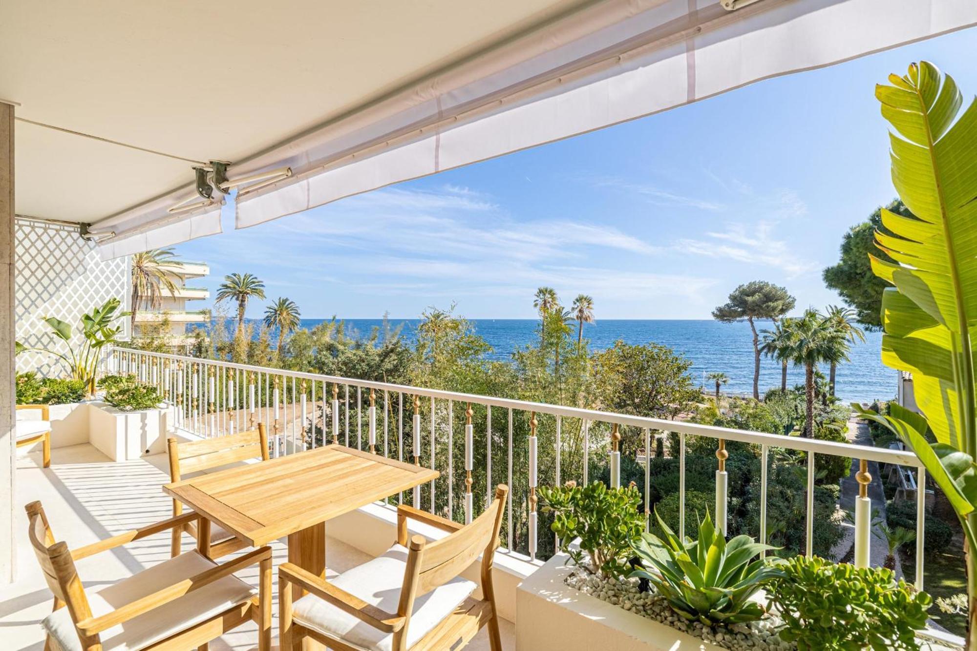 Ref 1981 - Sea View Palm Apartment