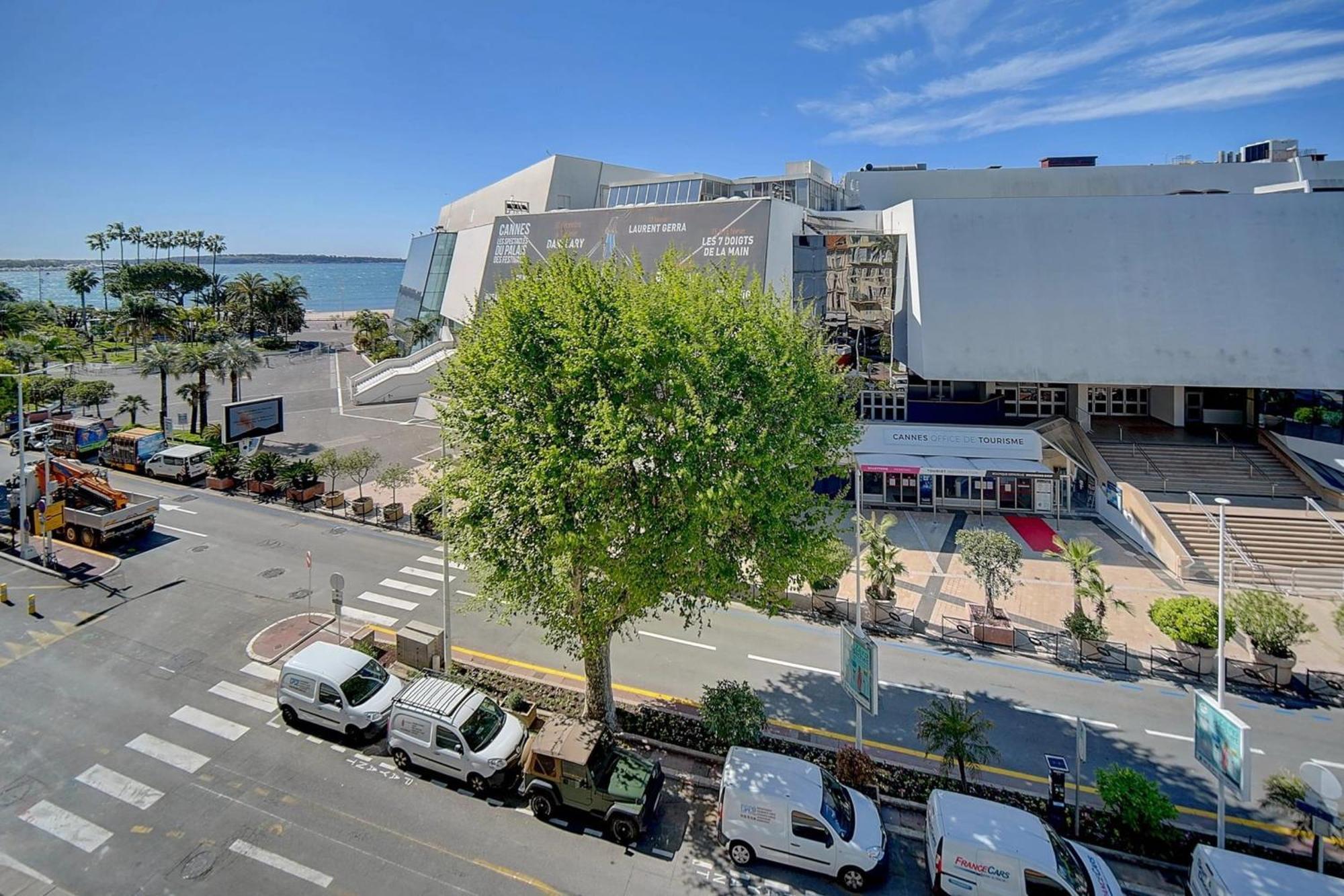 Ref 1392 - Palais Des Festivals For Rent Cannes