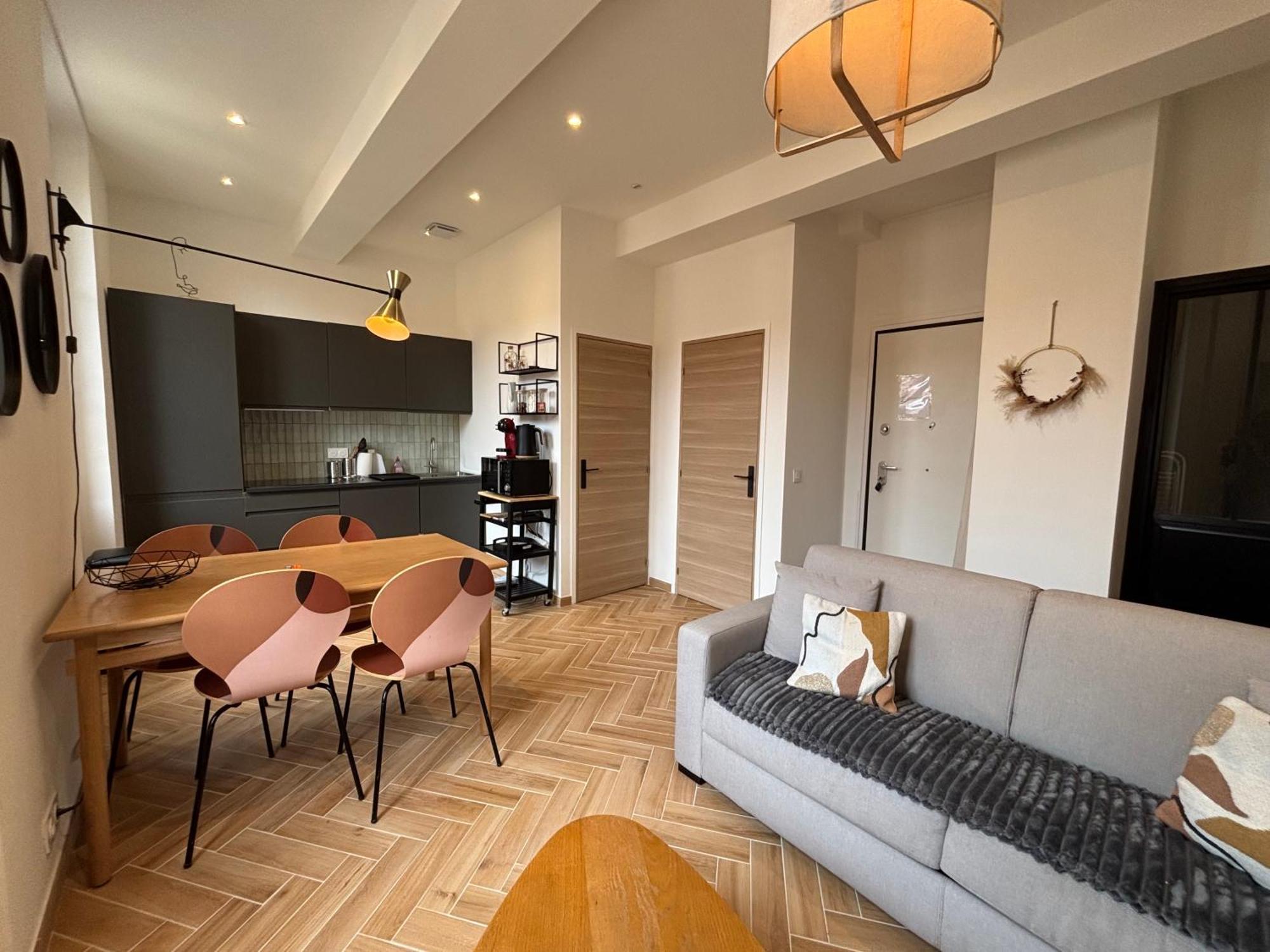 Homeforville Apartment