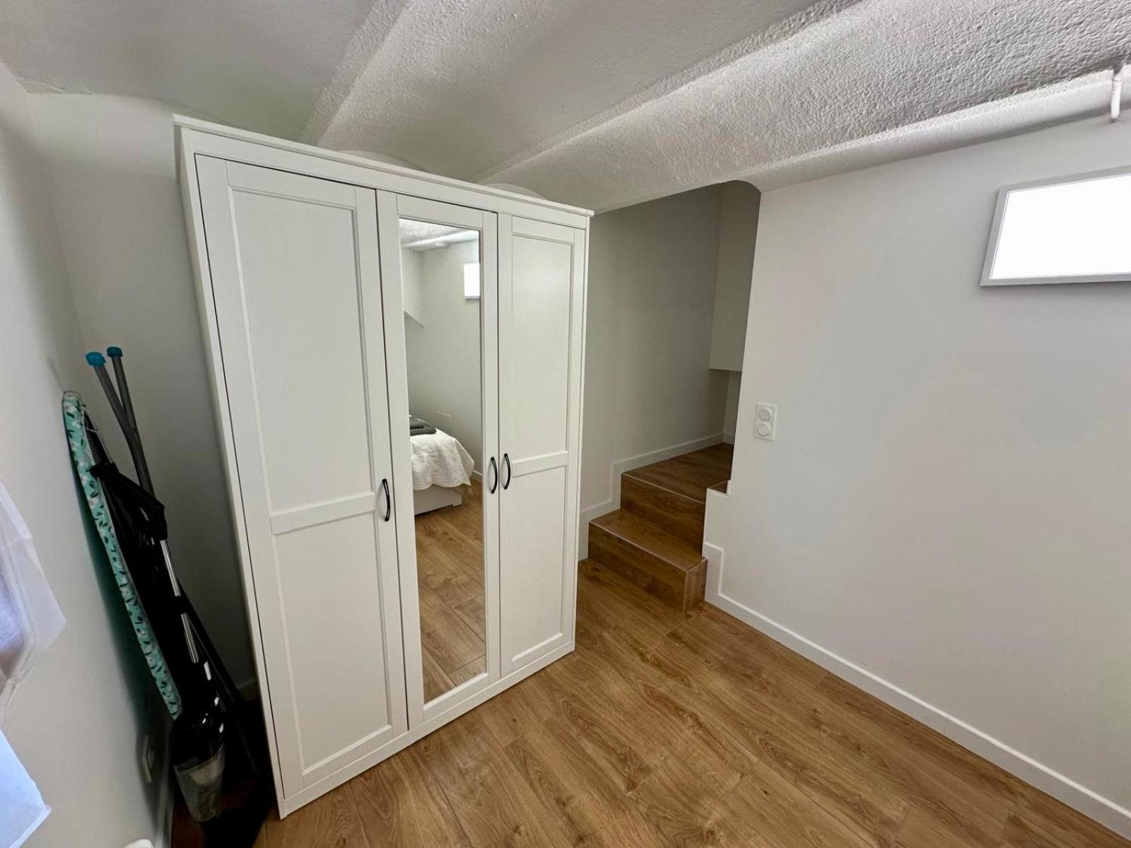 2 Bedrooms Entierement Renove - 200m De La Apartment *