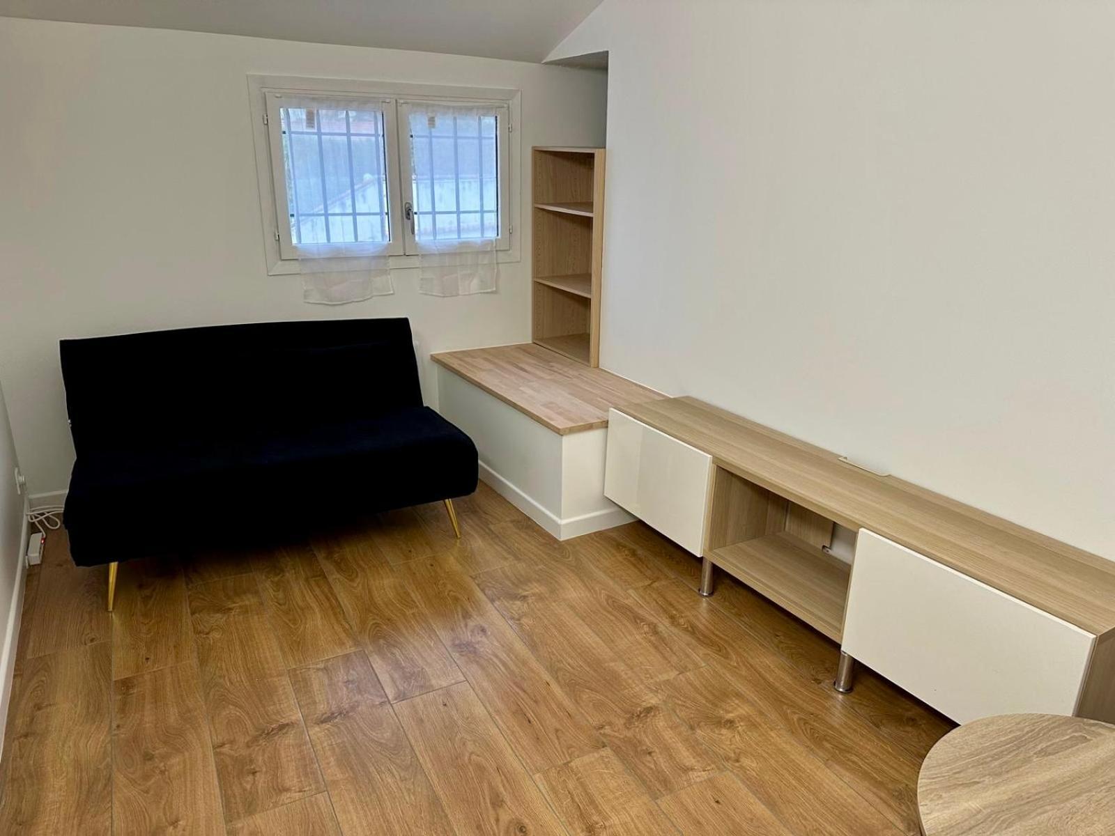 2 Bedrooms Entierement Renove - 200m De La Apartment *