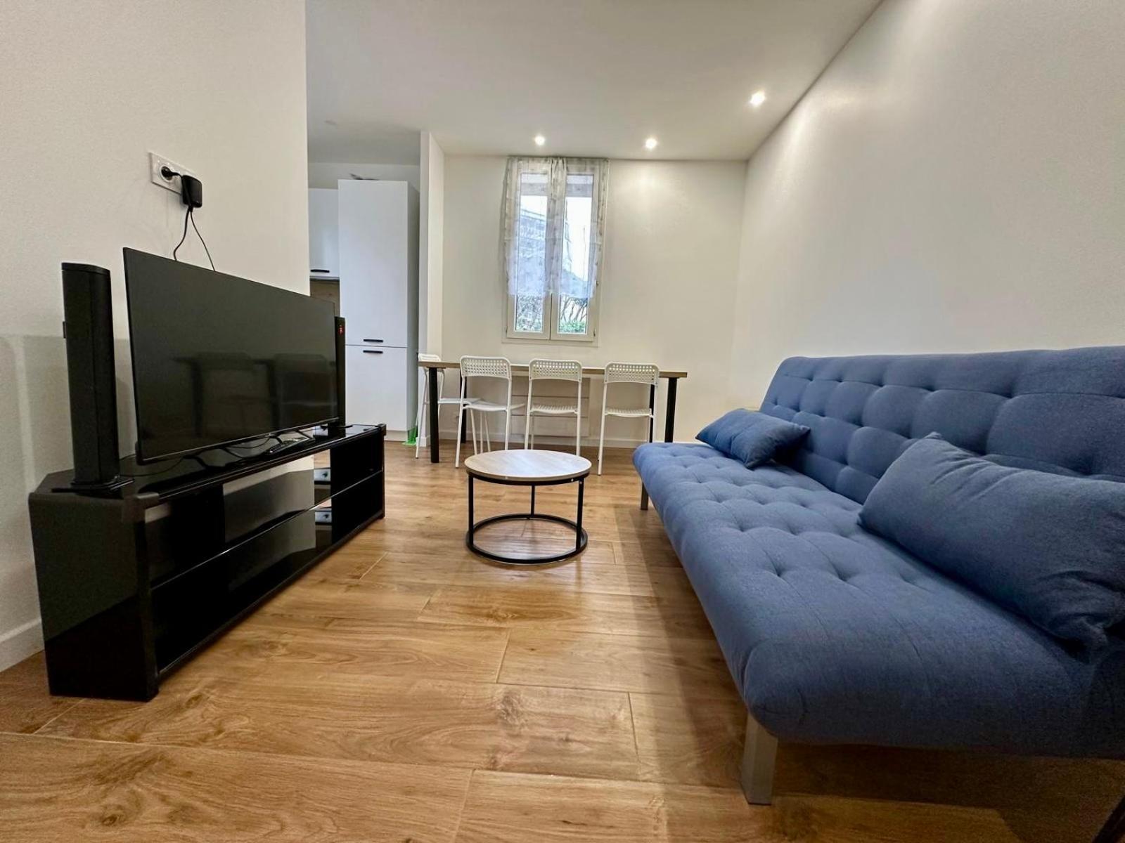 2 Bedrooms Entierement Renove - 200m De La *