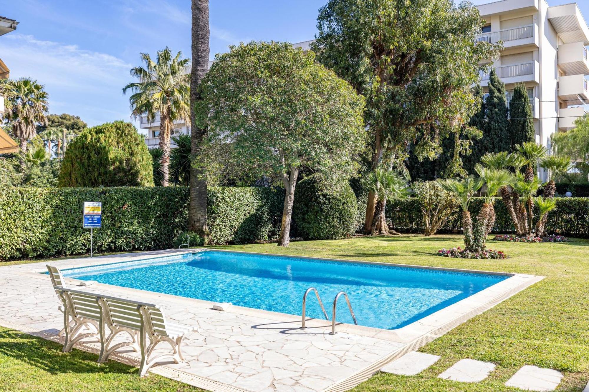 Ref 1980 - Palm Sea View