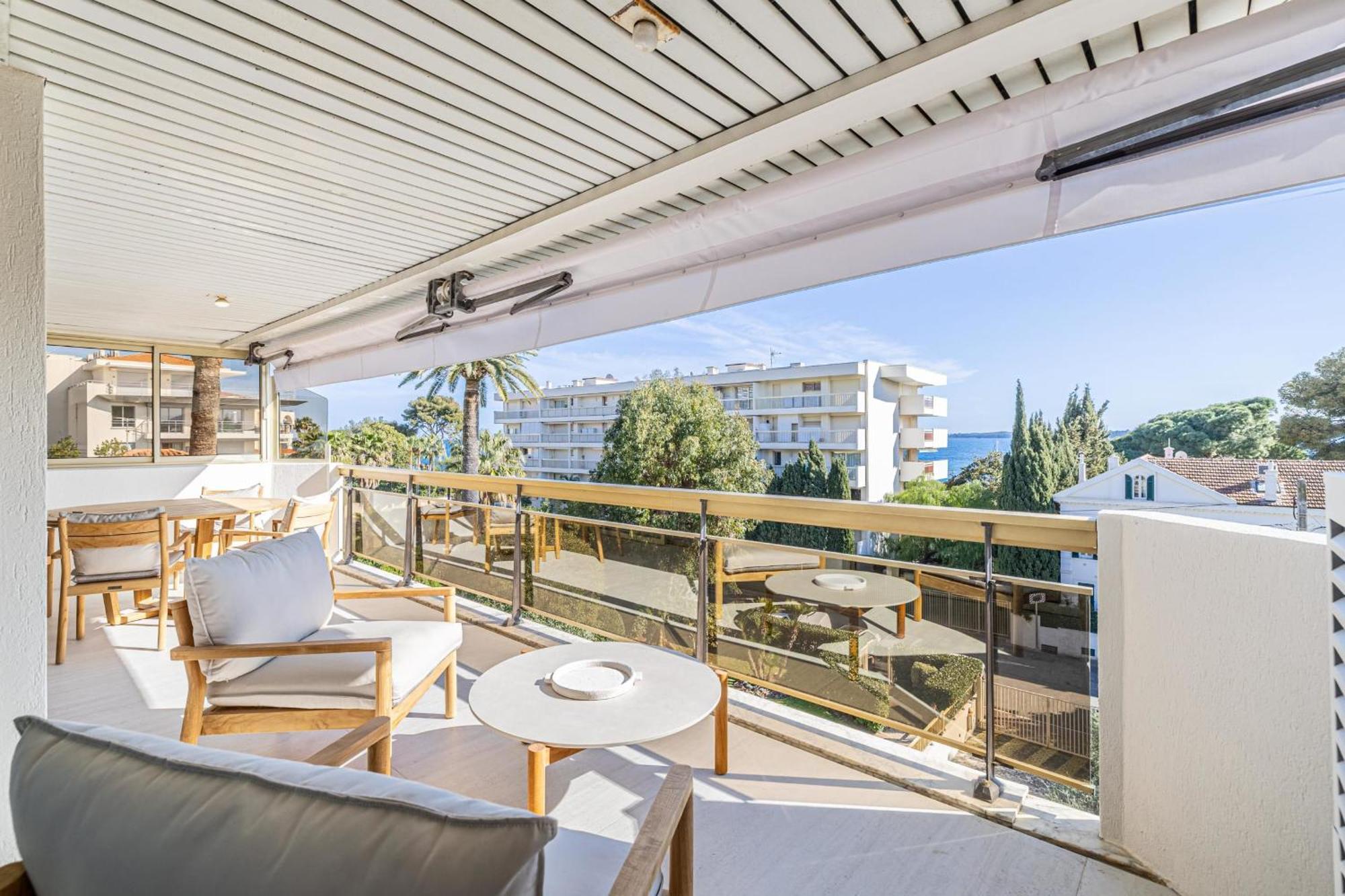 Apartment Ref 1980 - Palm Sea View Cannes