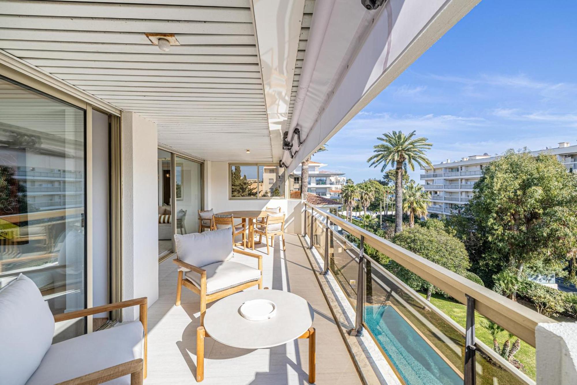 Apartment Ref 1980 - Palm Sea View Cannes