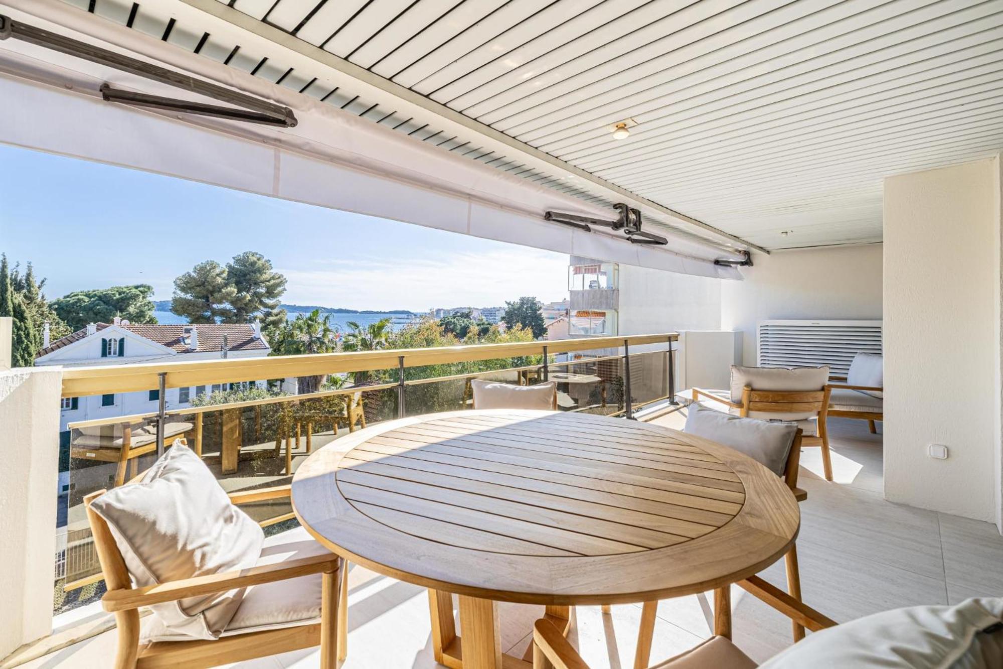 Apartment Ref 1980 - Palm Sea View Cannes