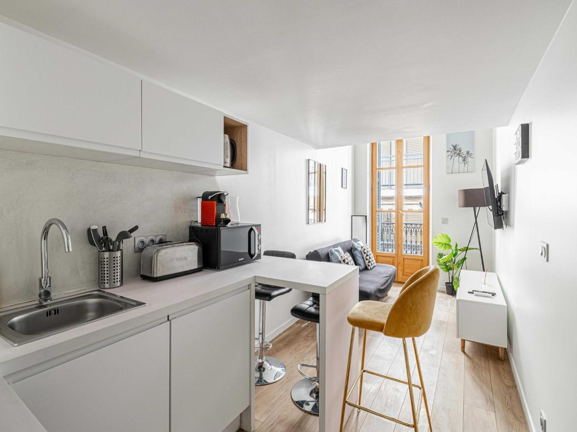 Bright Duplex Mezzanine - Center - 1br 3p Appartement *