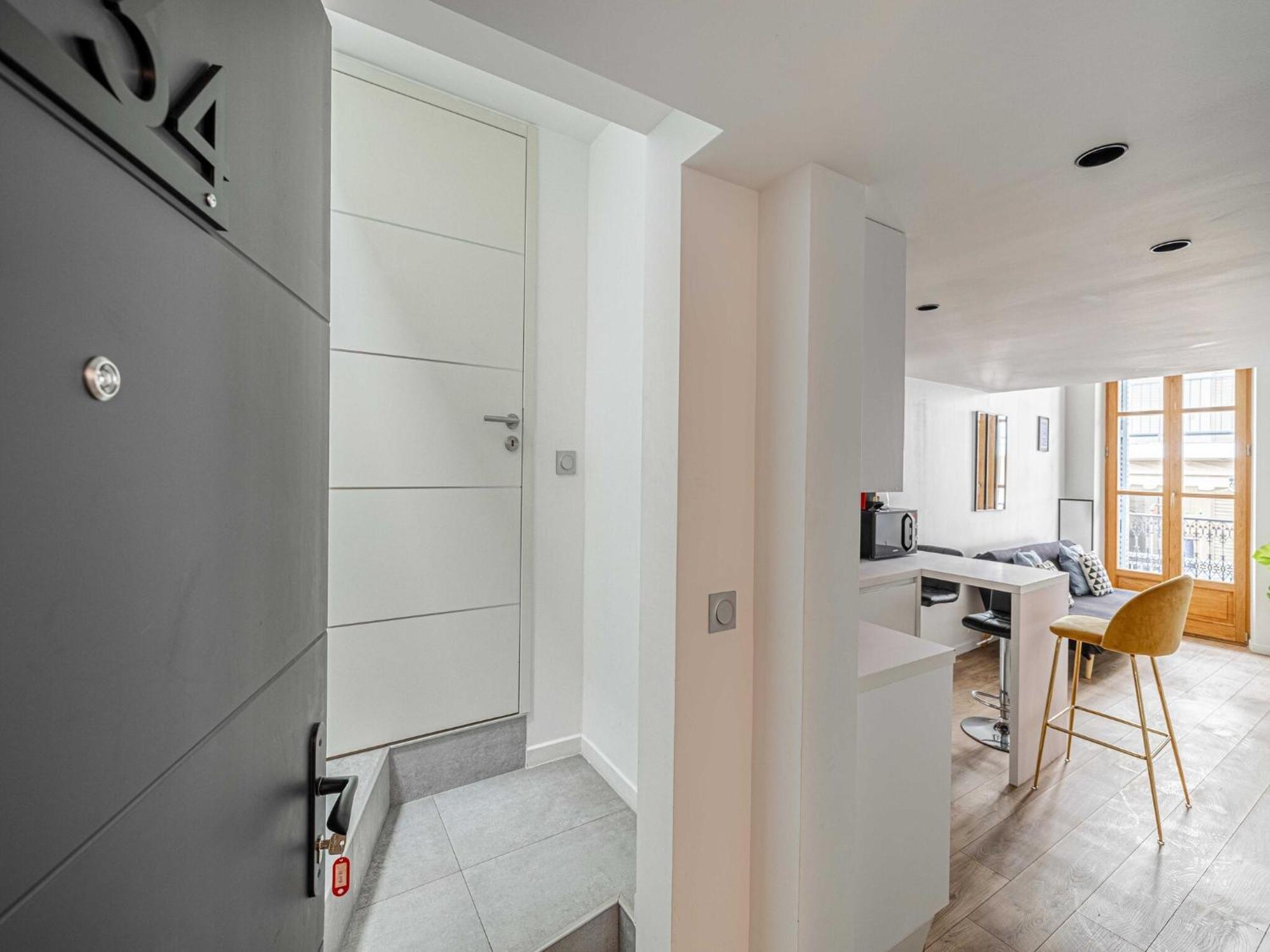 Bright Duplex Mezzanine - Center - 1br 3p *