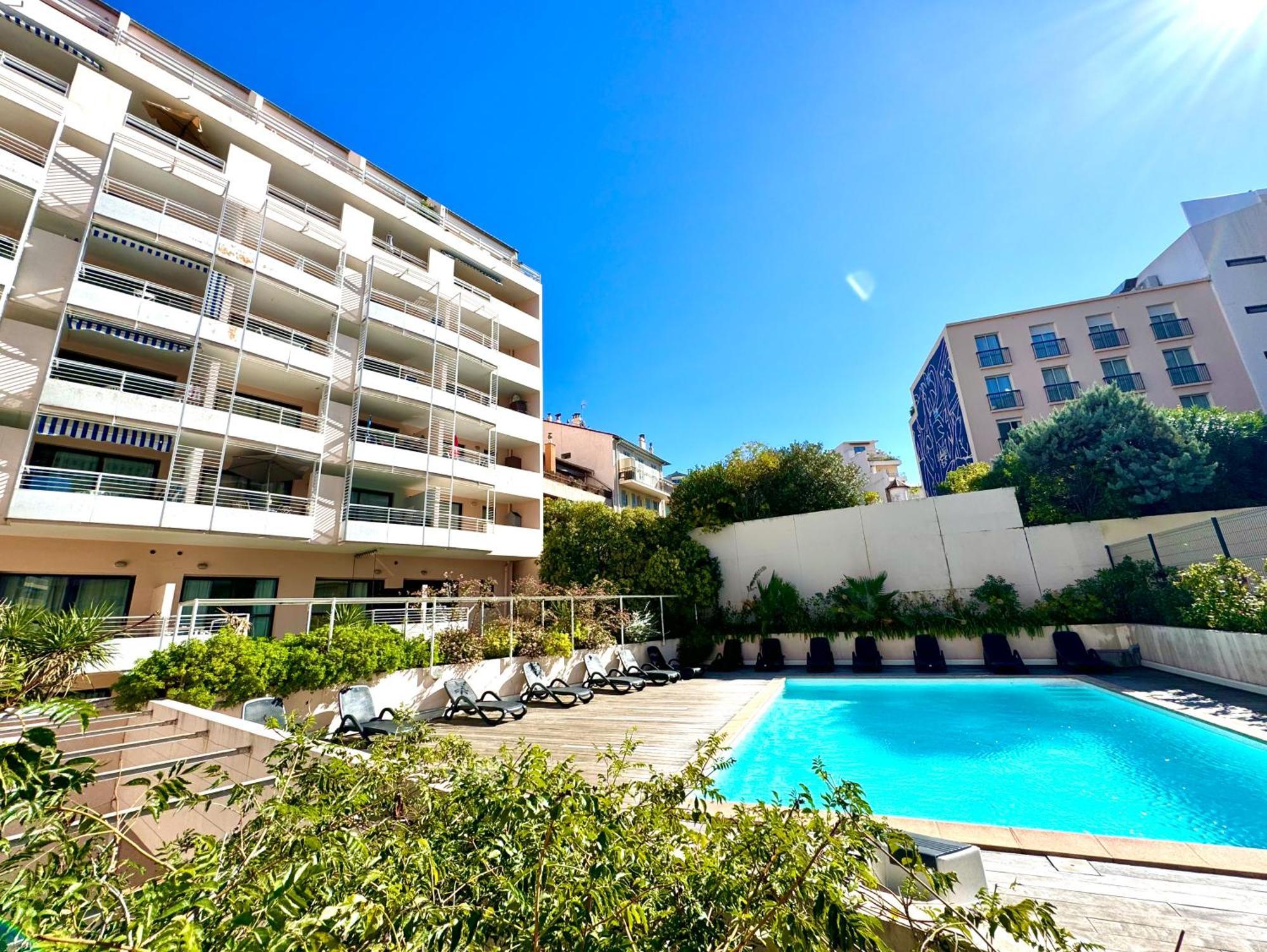 Apartment Cosy Flat With Swimming Pool, Close To And Congress Center *