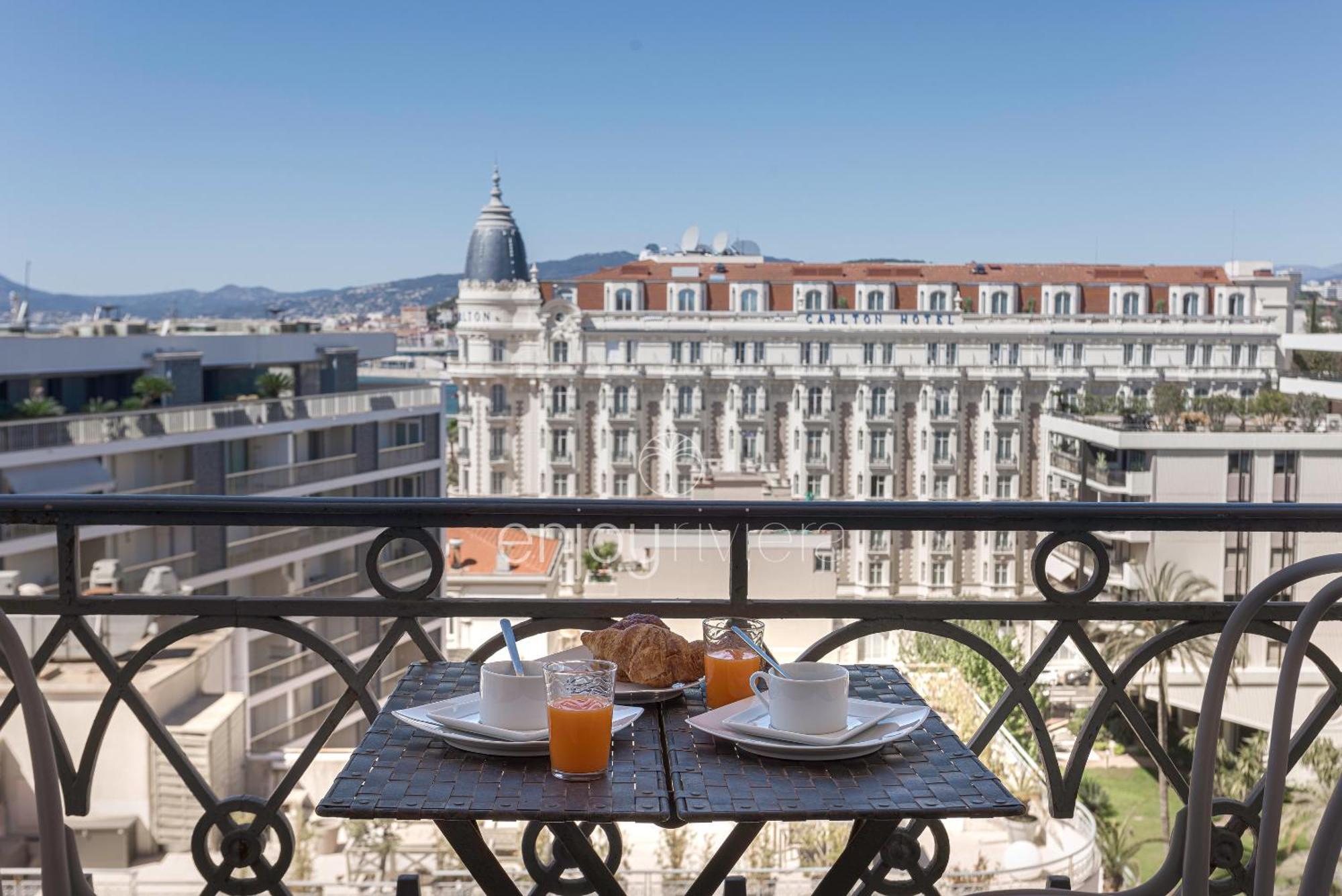 Palais Miramar: Modern Art With Sea View Apartment Cannes