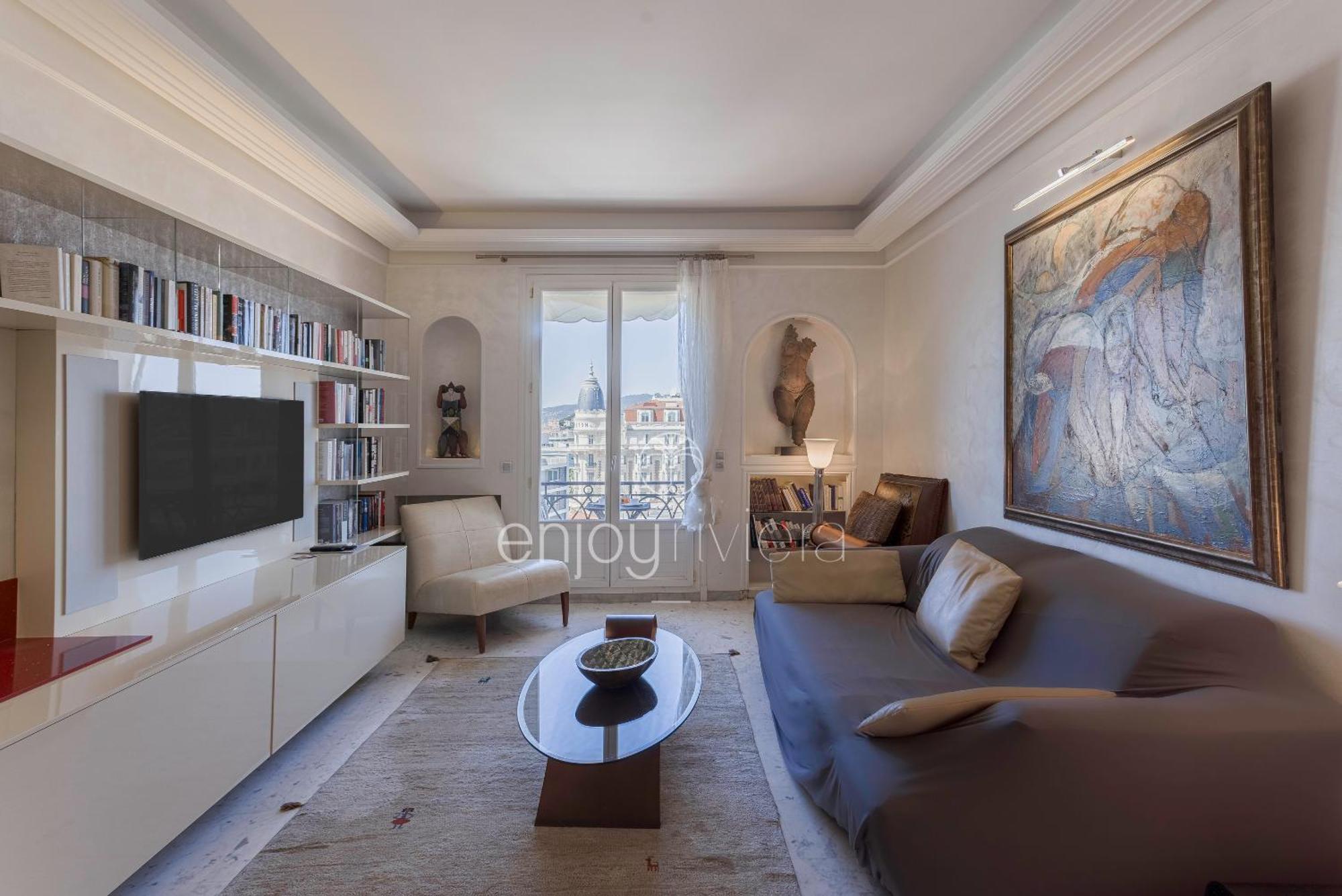 Apartment Palais Miramar: Modern Art With Sea View