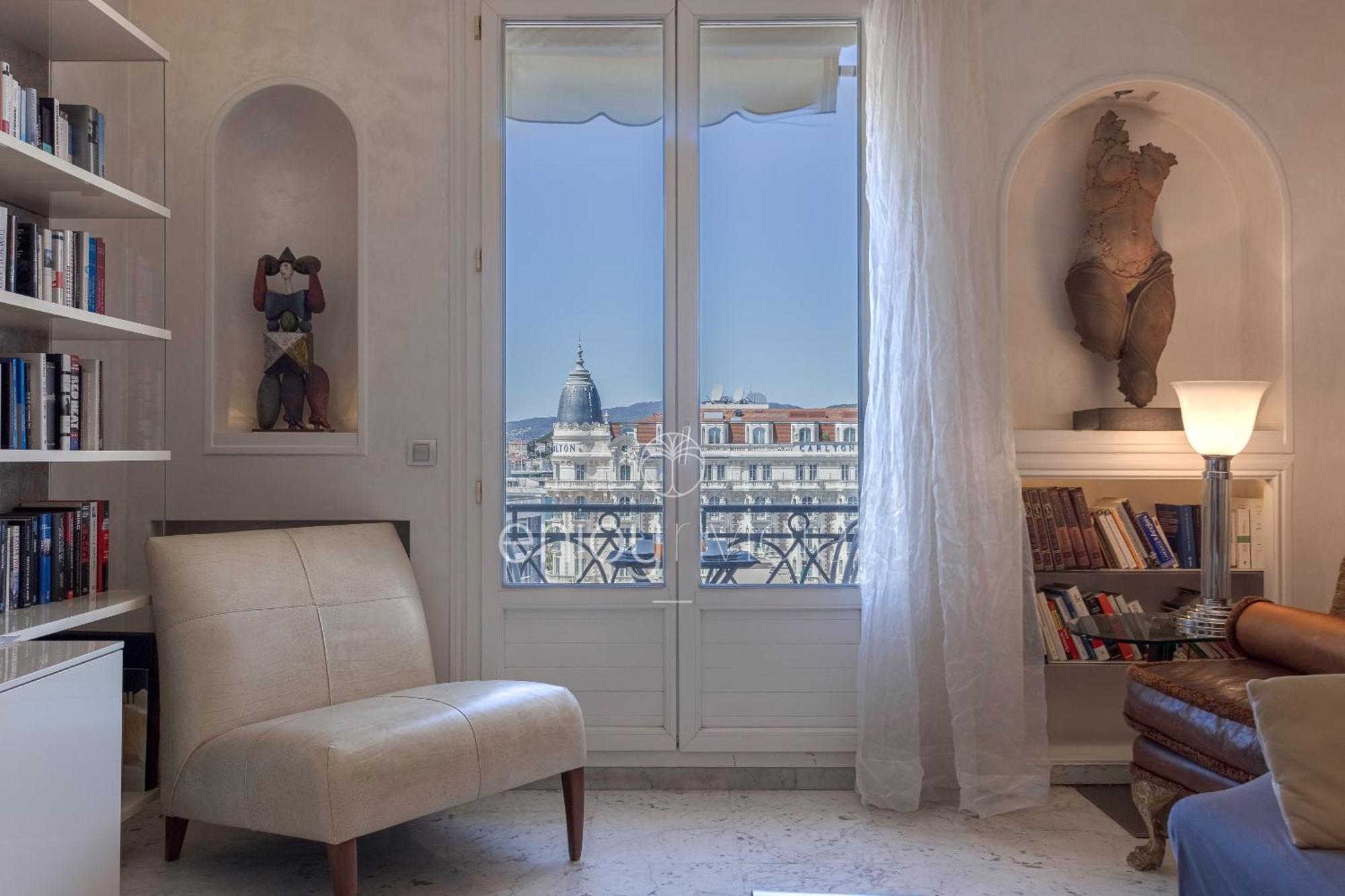 Palais Miramar: Modern Art With Sea View Apartment Cannes