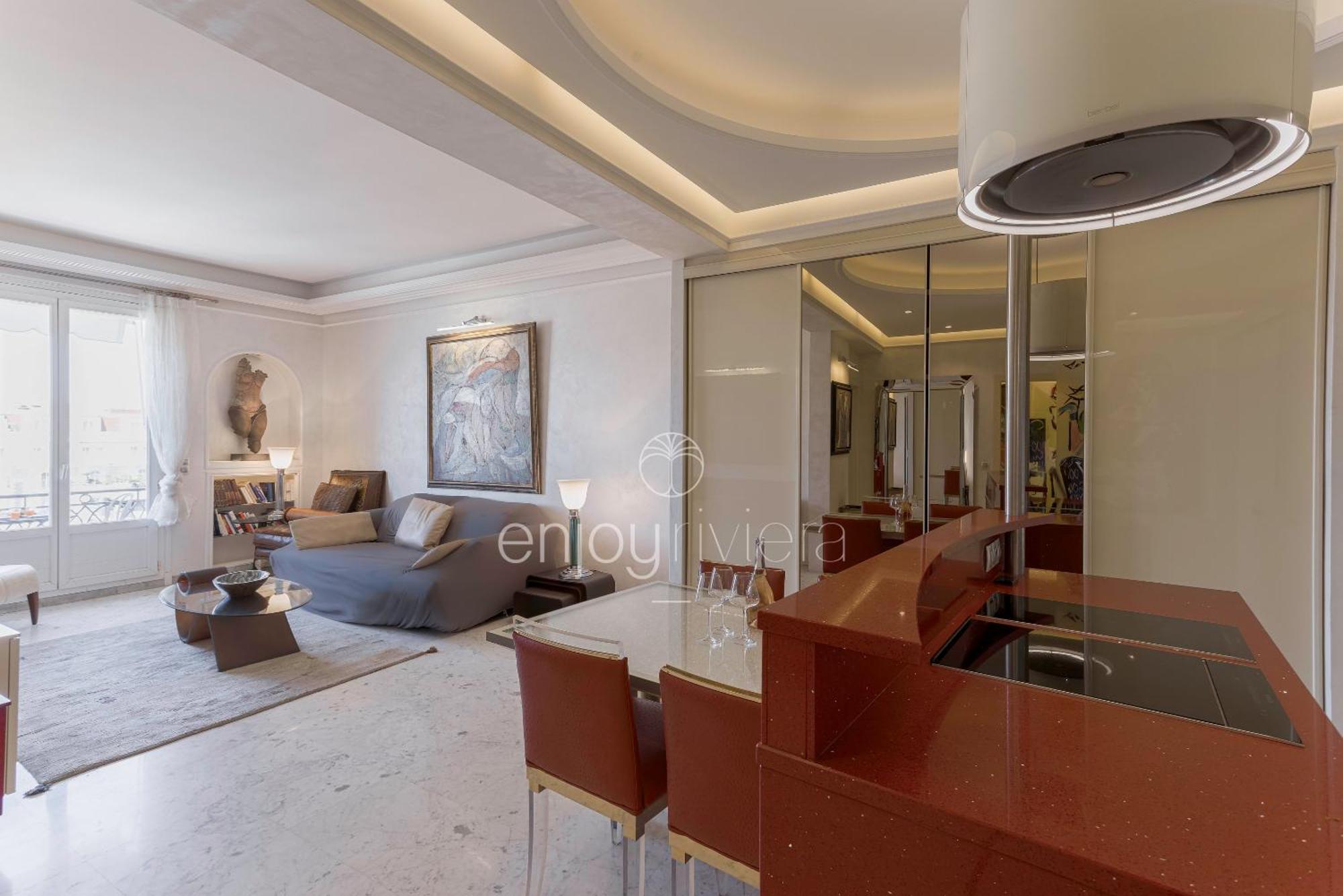 Palais Miramar: Modern Art With Sea View *