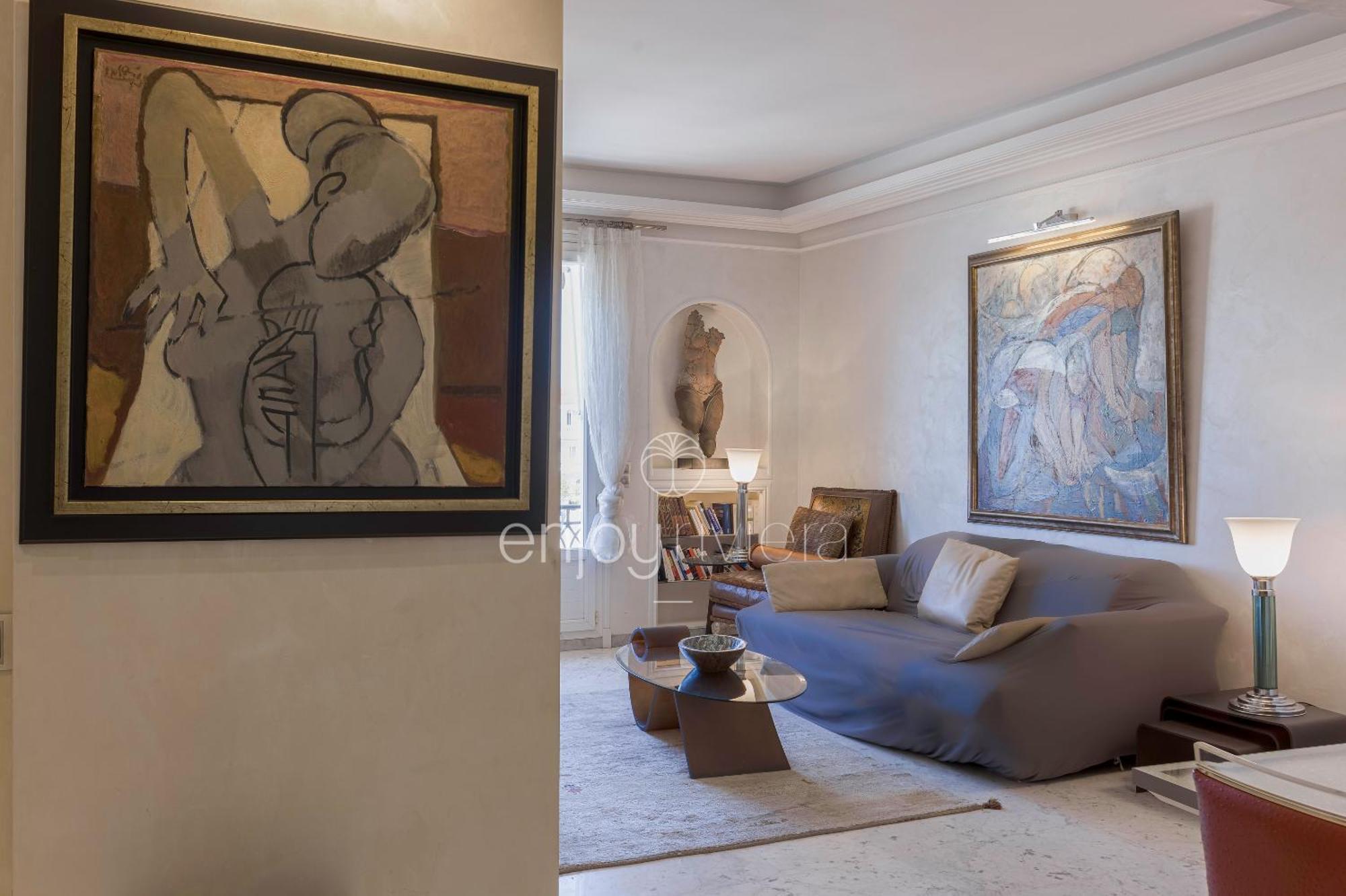 Palais Miramar: Modern Art With Sea View Cannes