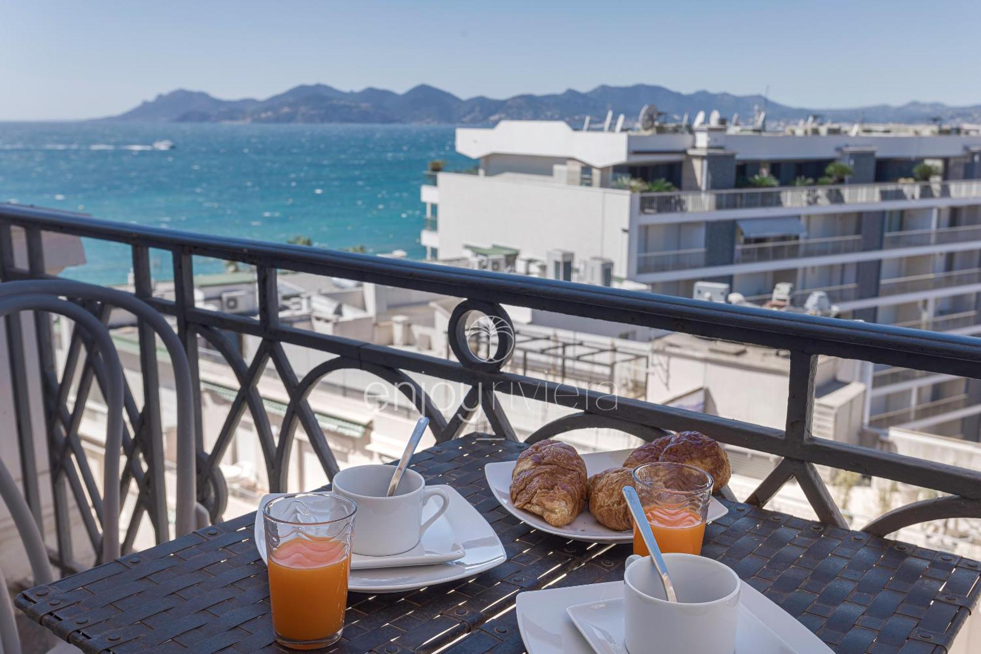 Palais Miramar: Modern Art With Sea View