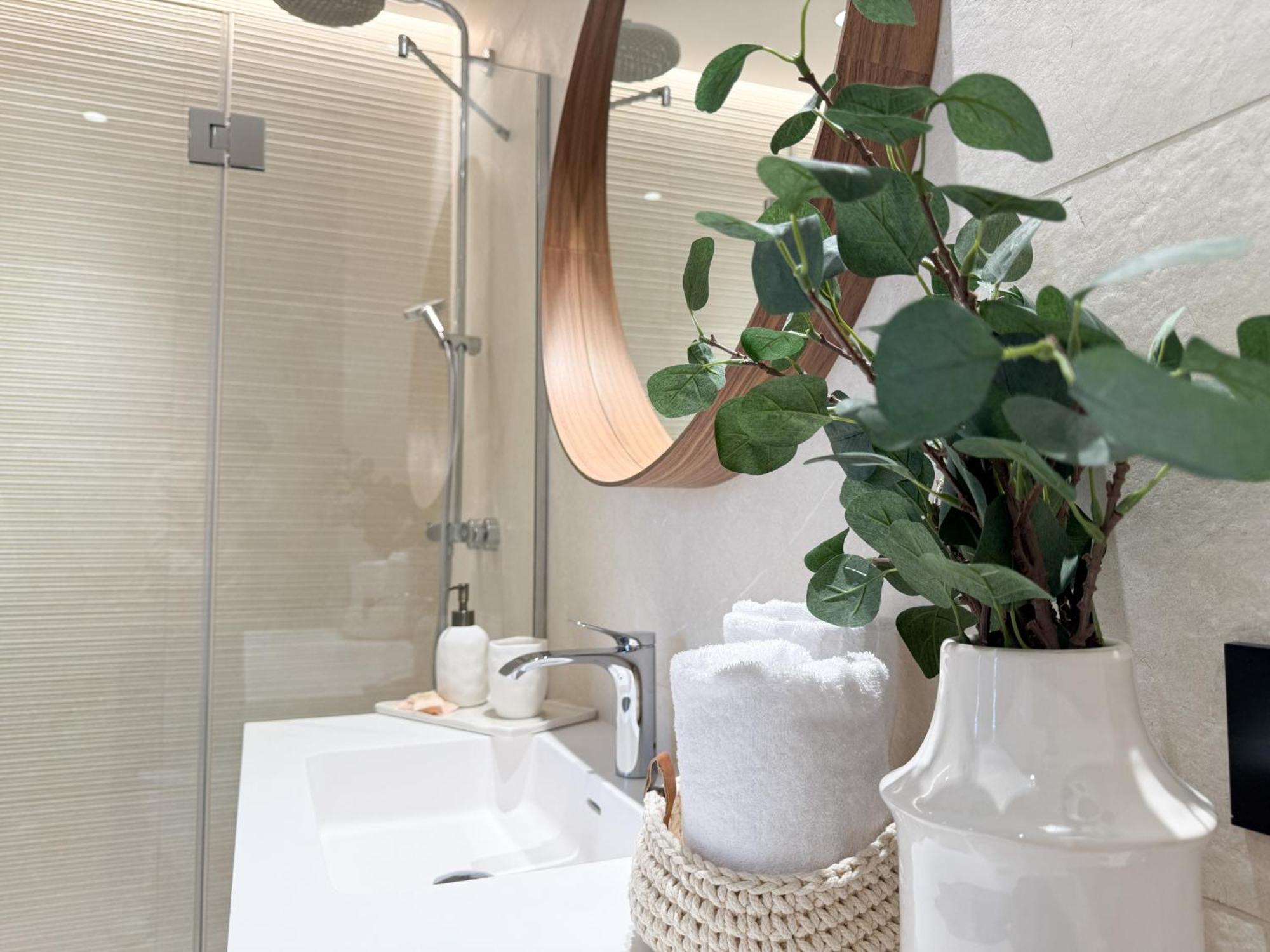 Apartment Meynadier 12b