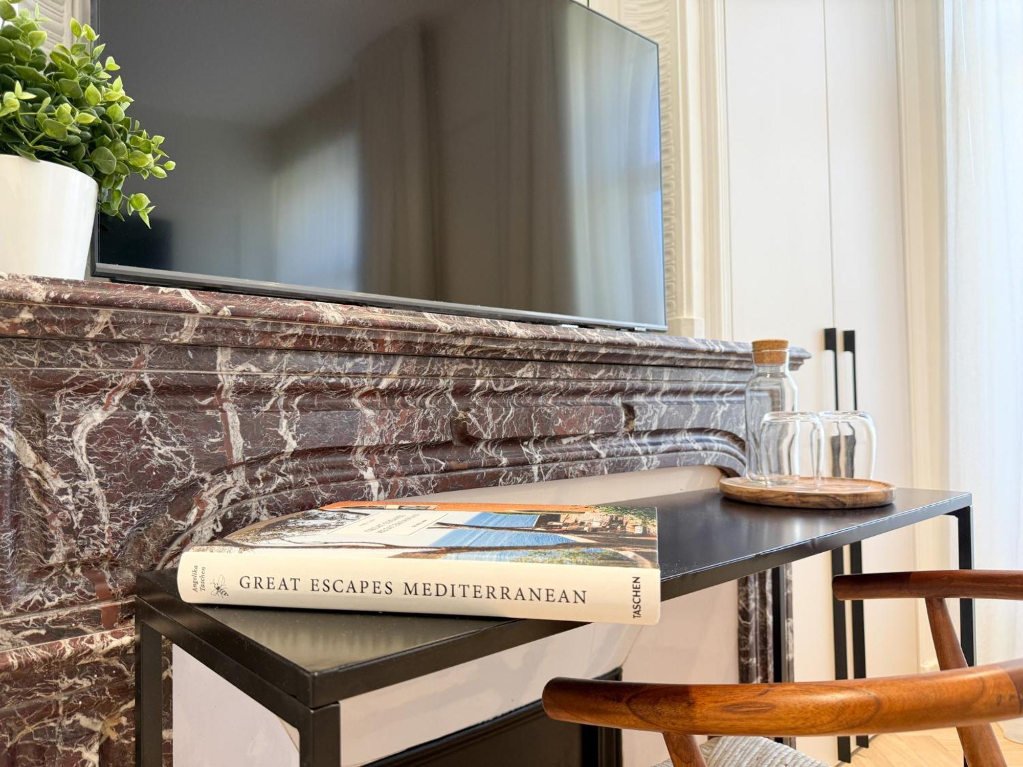 Apartment Meynadier 12b *