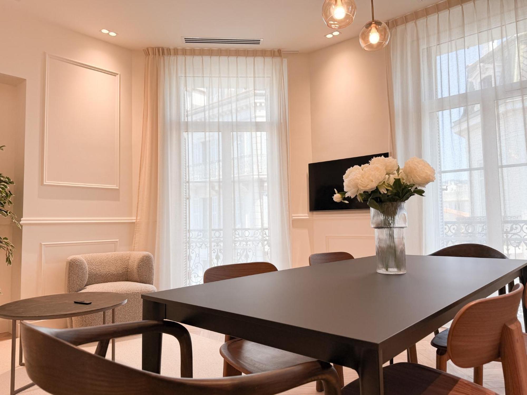 Apartment Meynadier 12b *