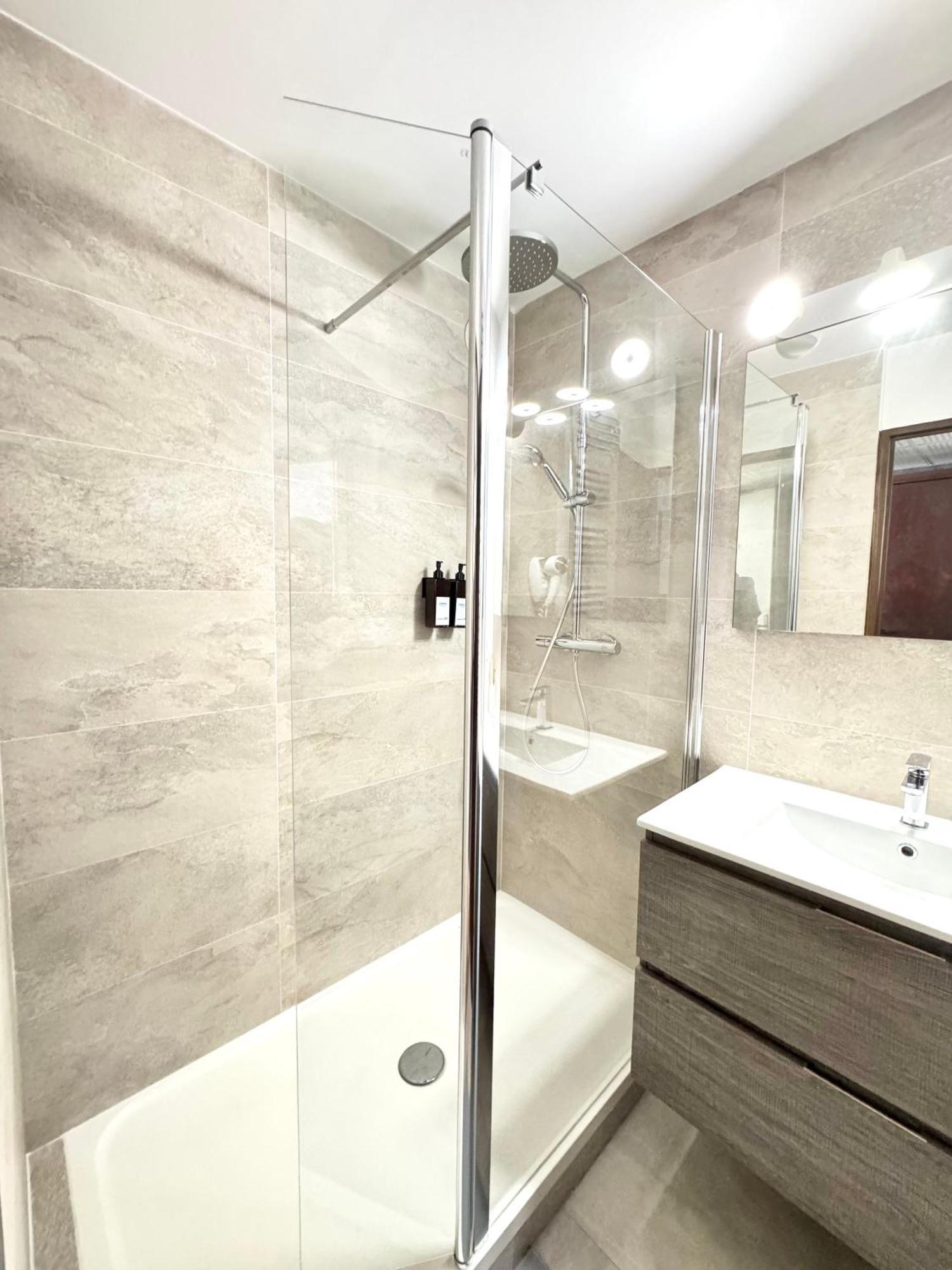Cosy Flat With Swimming Pool, Close To And Congress Center Apartment
