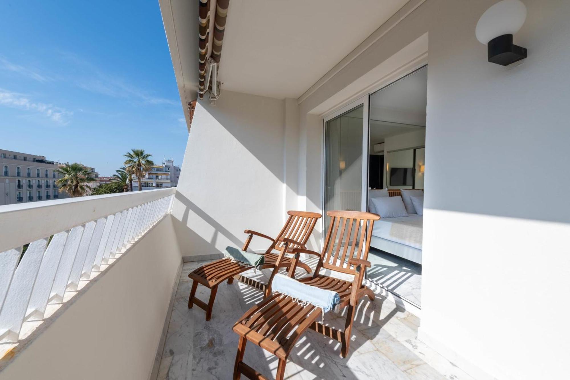 Spacious 1-br With Terrace Heart Of
