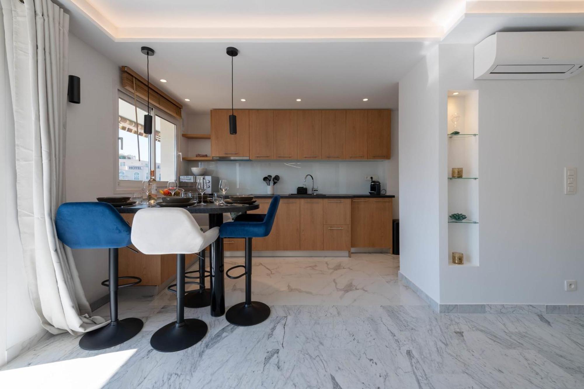 Spacious 1-br With Terrace Heart Of Apartment *