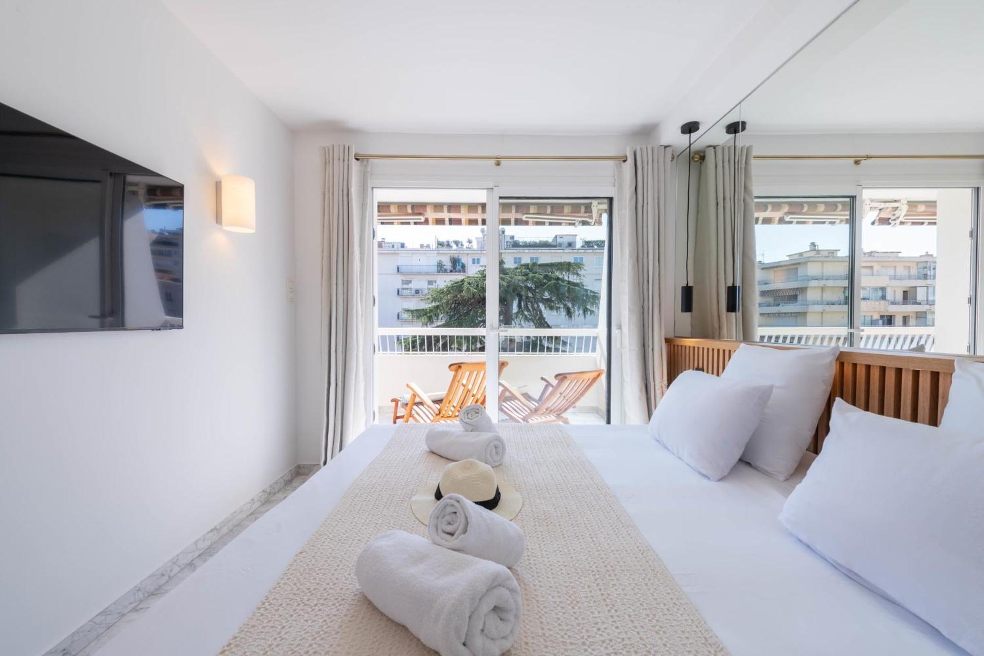 Spacious 1-br With Terrace Heart Of *