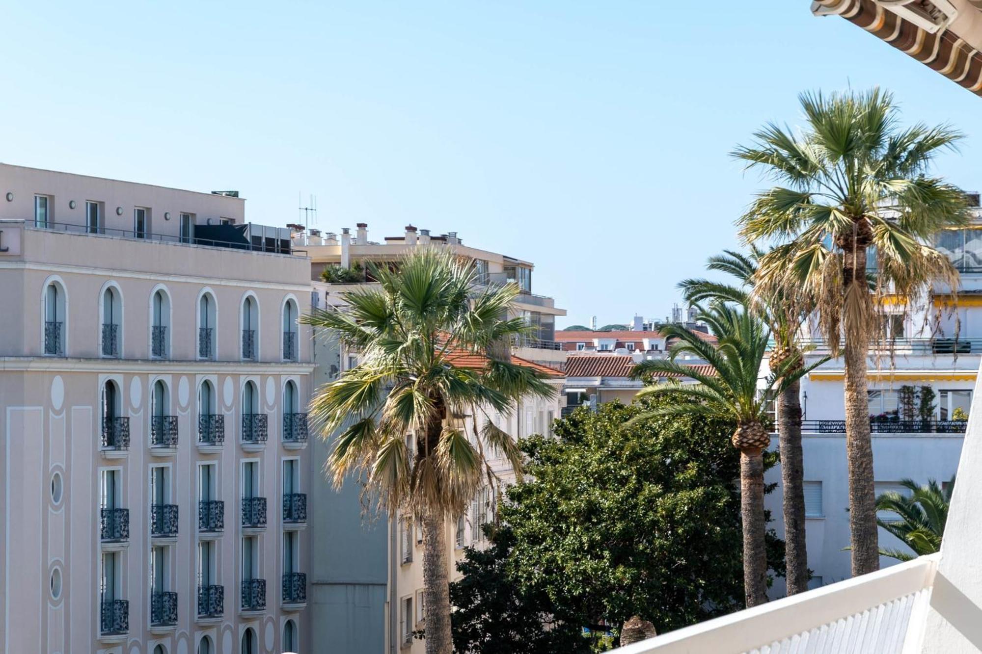 Apartment Spacious 1-br With Terrace Heart Of